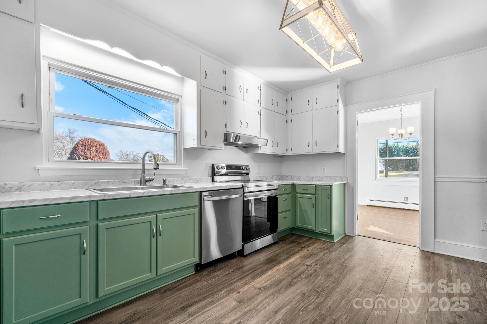 313 17th Street NW — Hickory