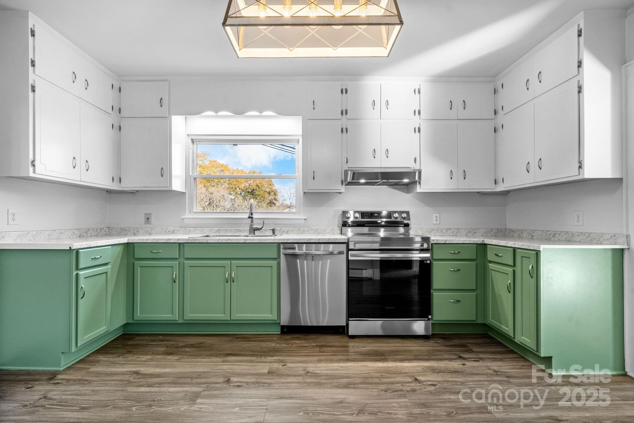 313 17th Street NW — Hickory