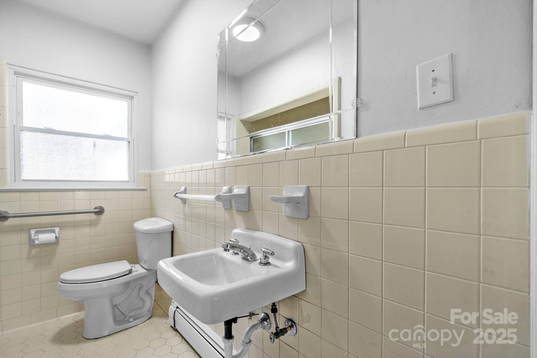313 17th Street NW — Hickory