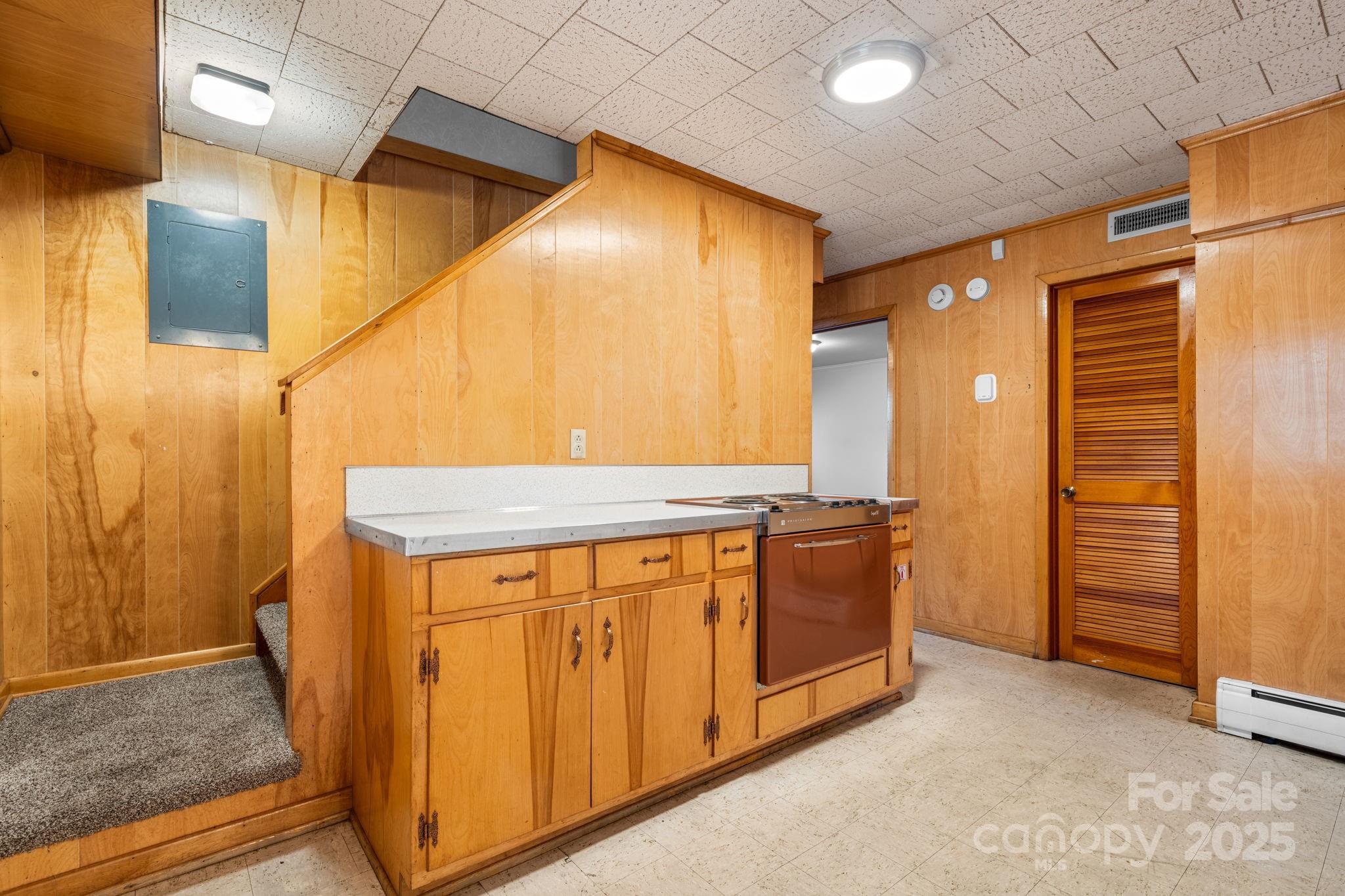 313 17th Street NW — Hickory
