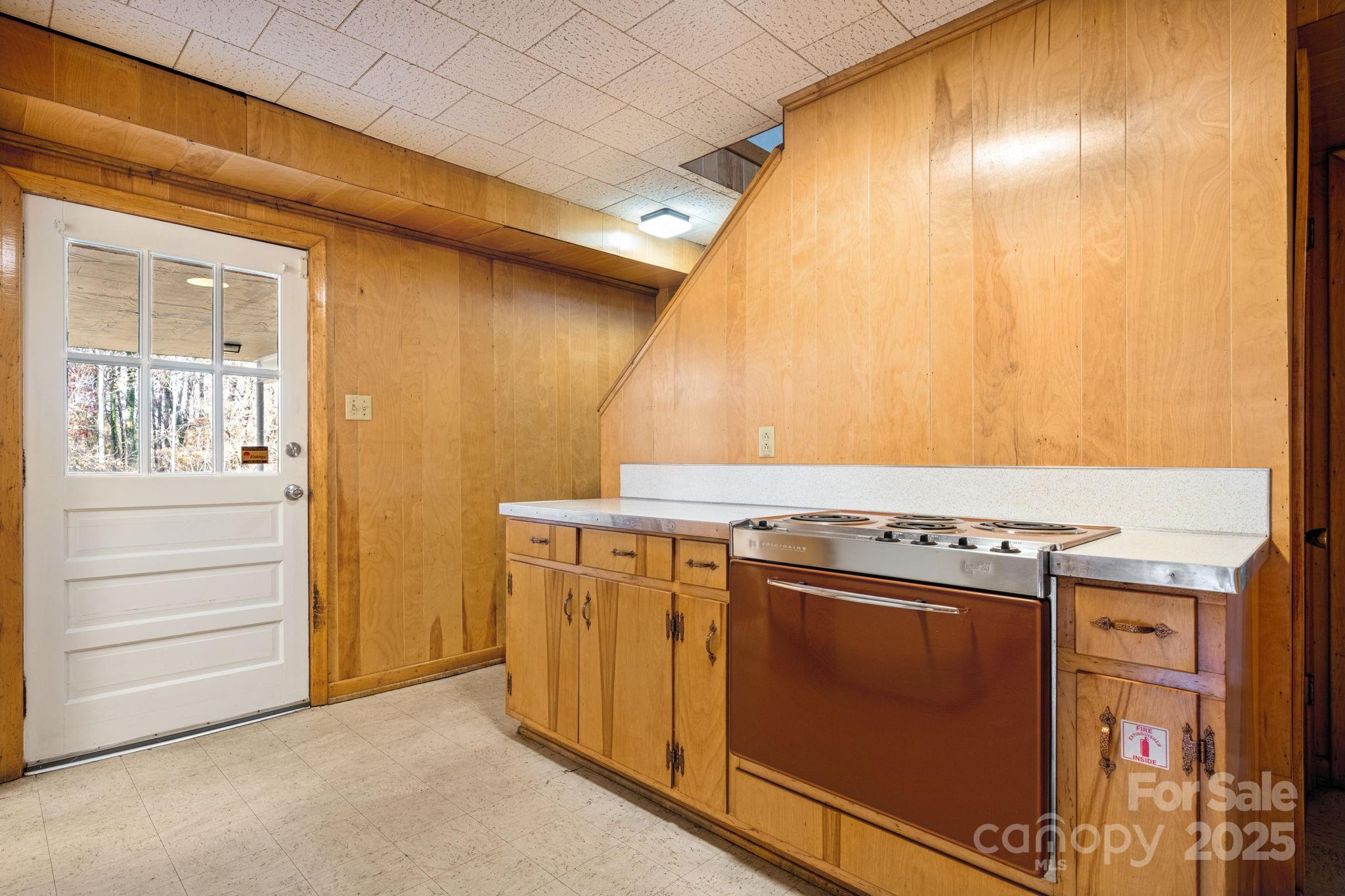 313 17th Street NW — Hickory