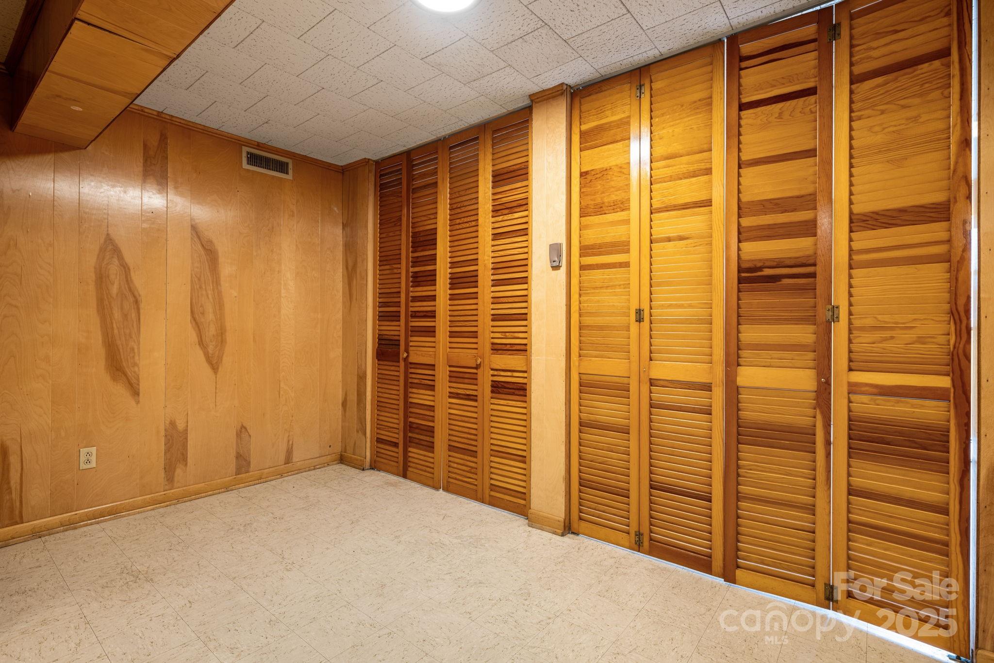 313 17th Street NW — Hickory