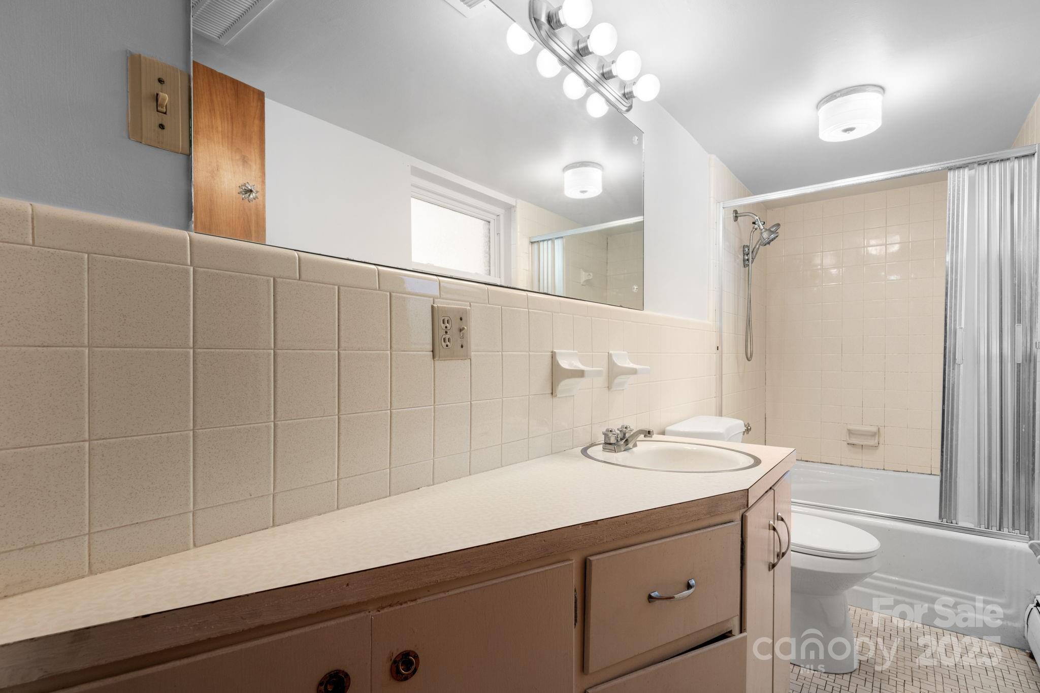 313 17th Street NW — Hickory