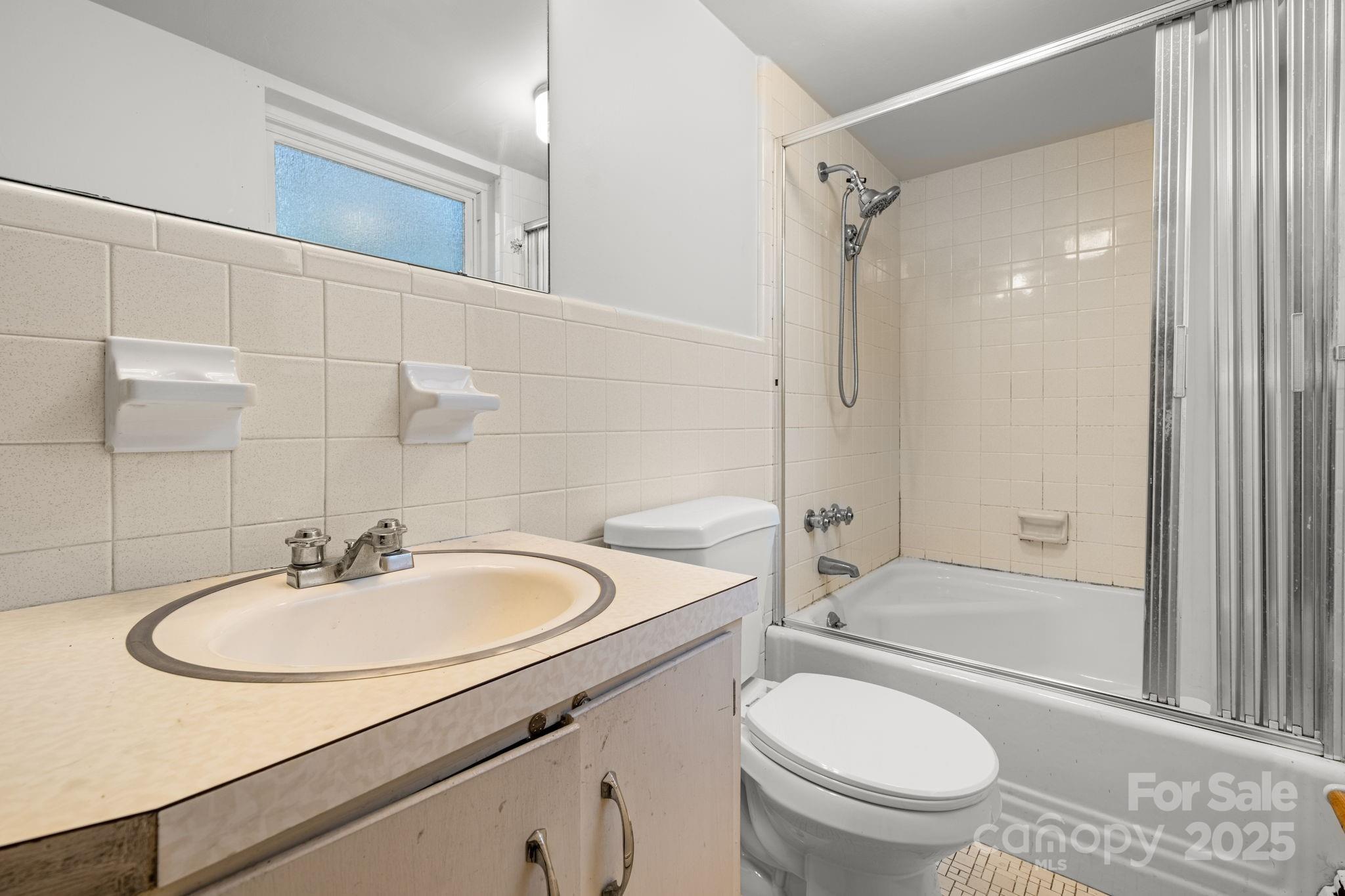 313 17th Street NW — Hickory