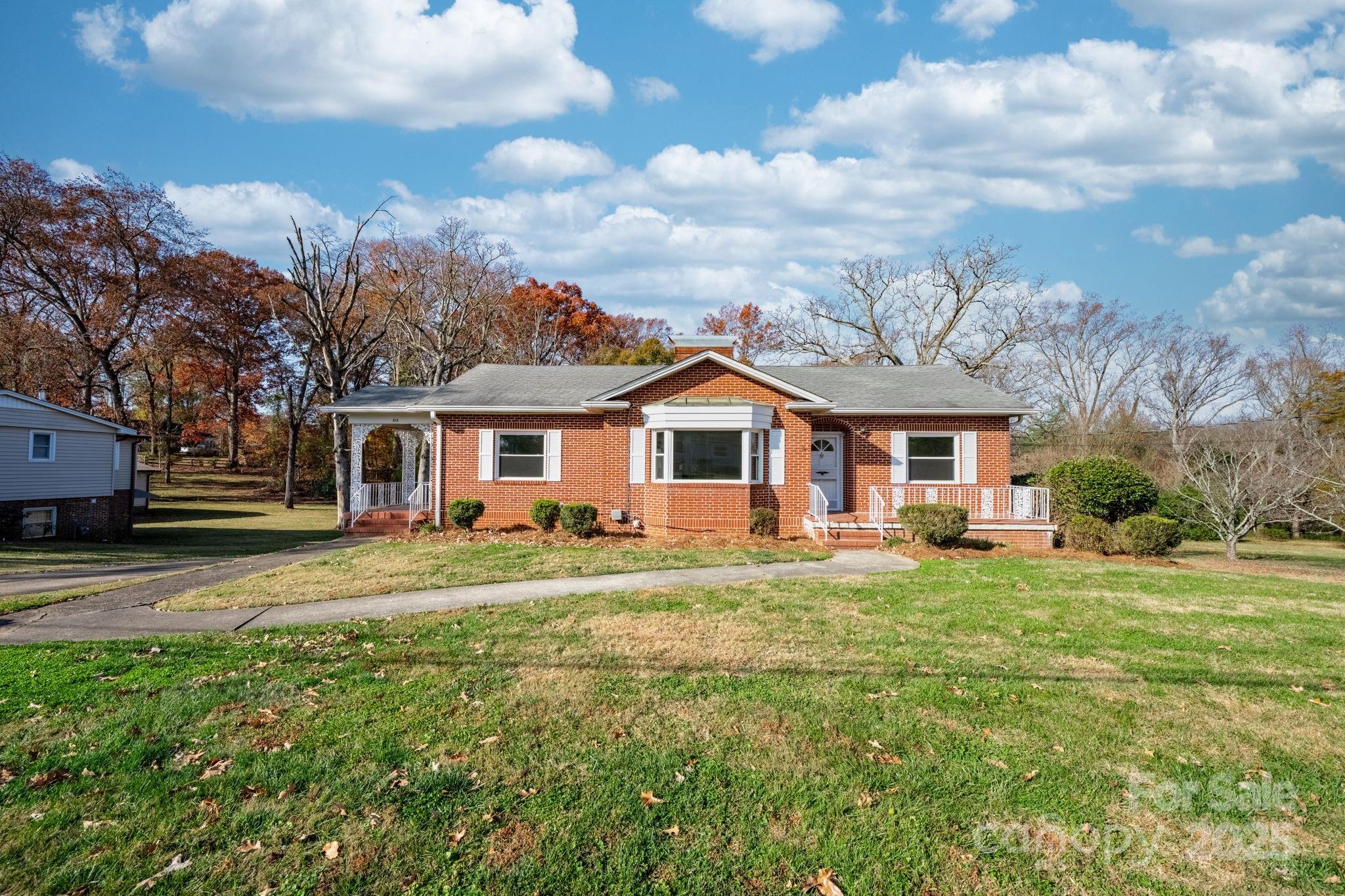 313 17th Street NW — Hickory