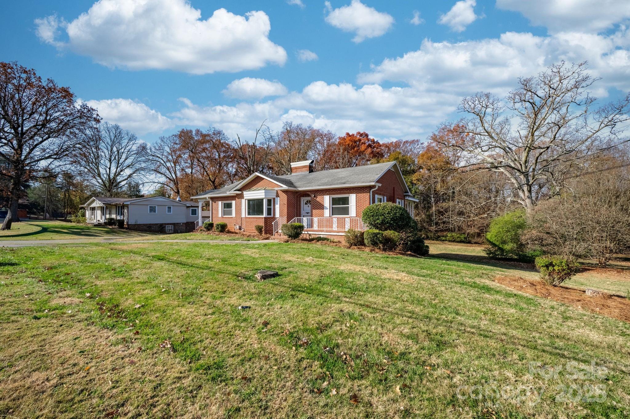 313 17th Street NW — Hickory