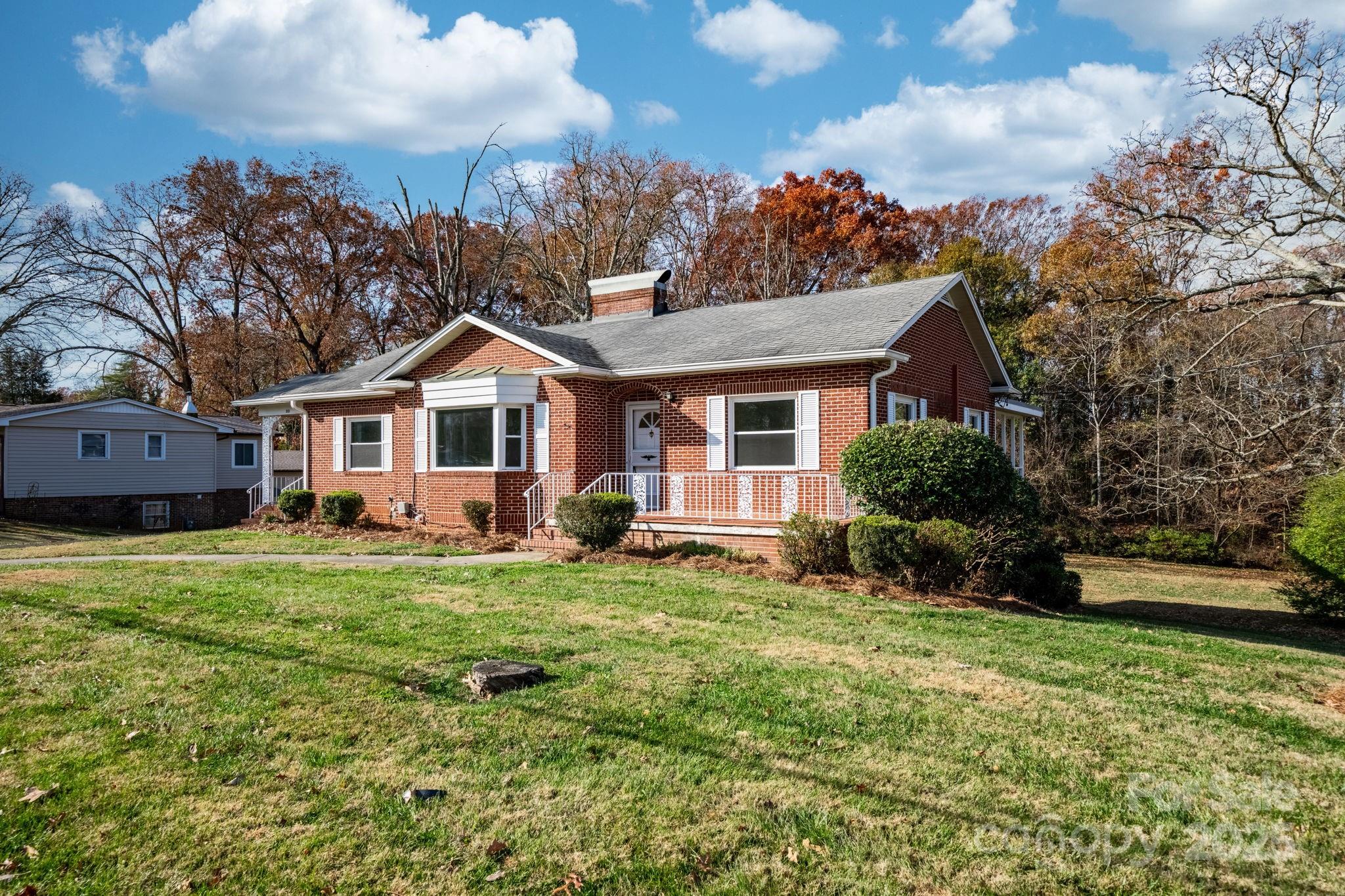 313 17th Street NW — Hickory