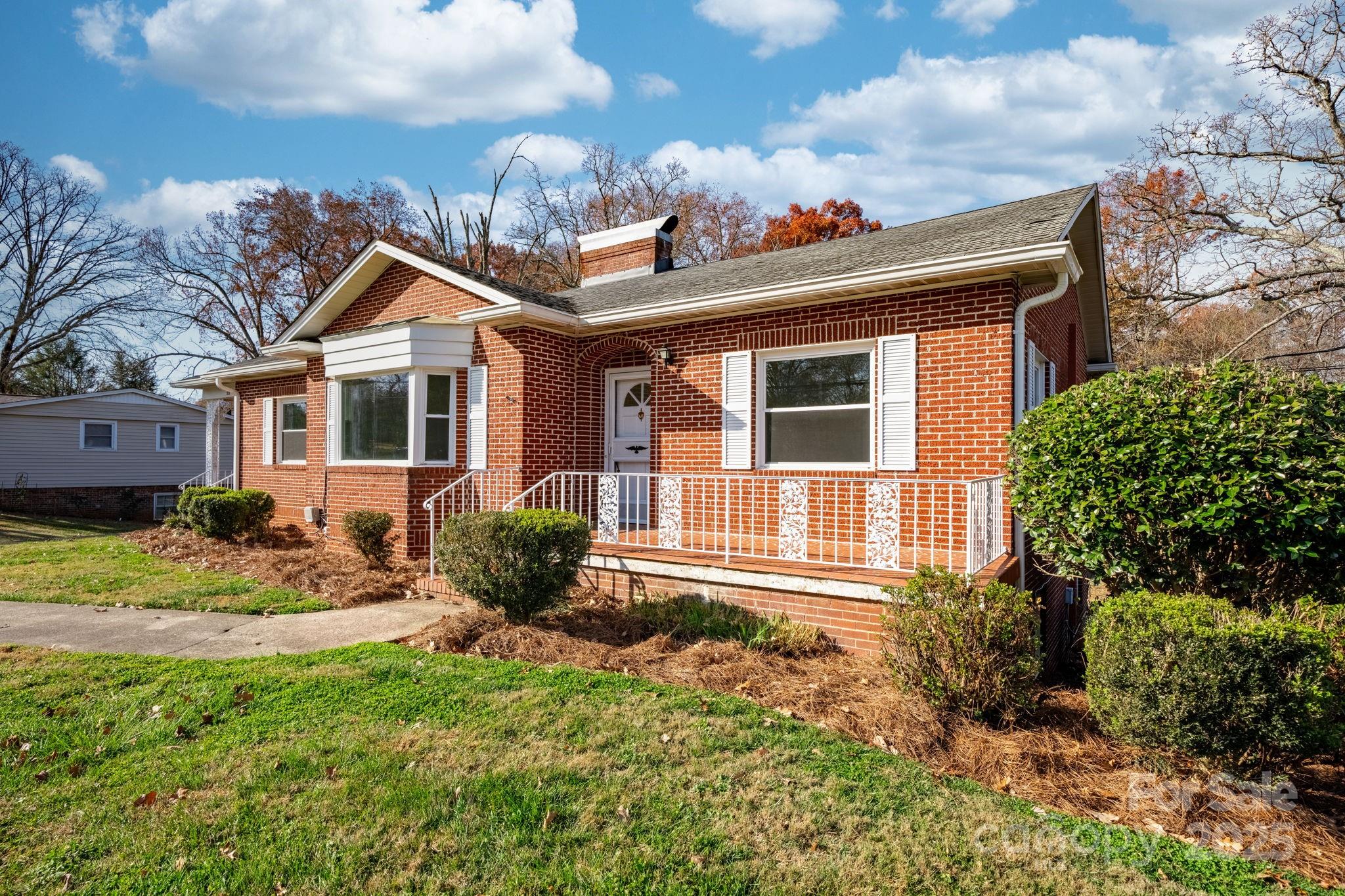 313 17th Street NW — Hickory