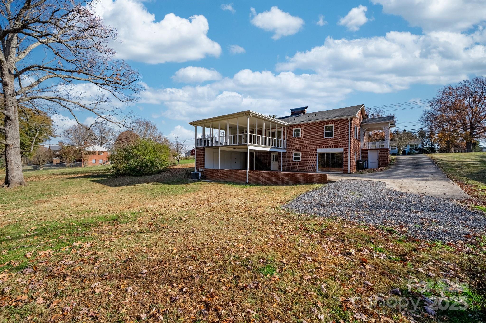 313 17th Street NW — Hickory