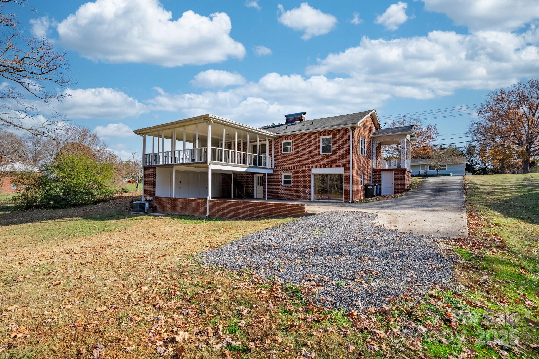 313 17th Street NW — Hickory