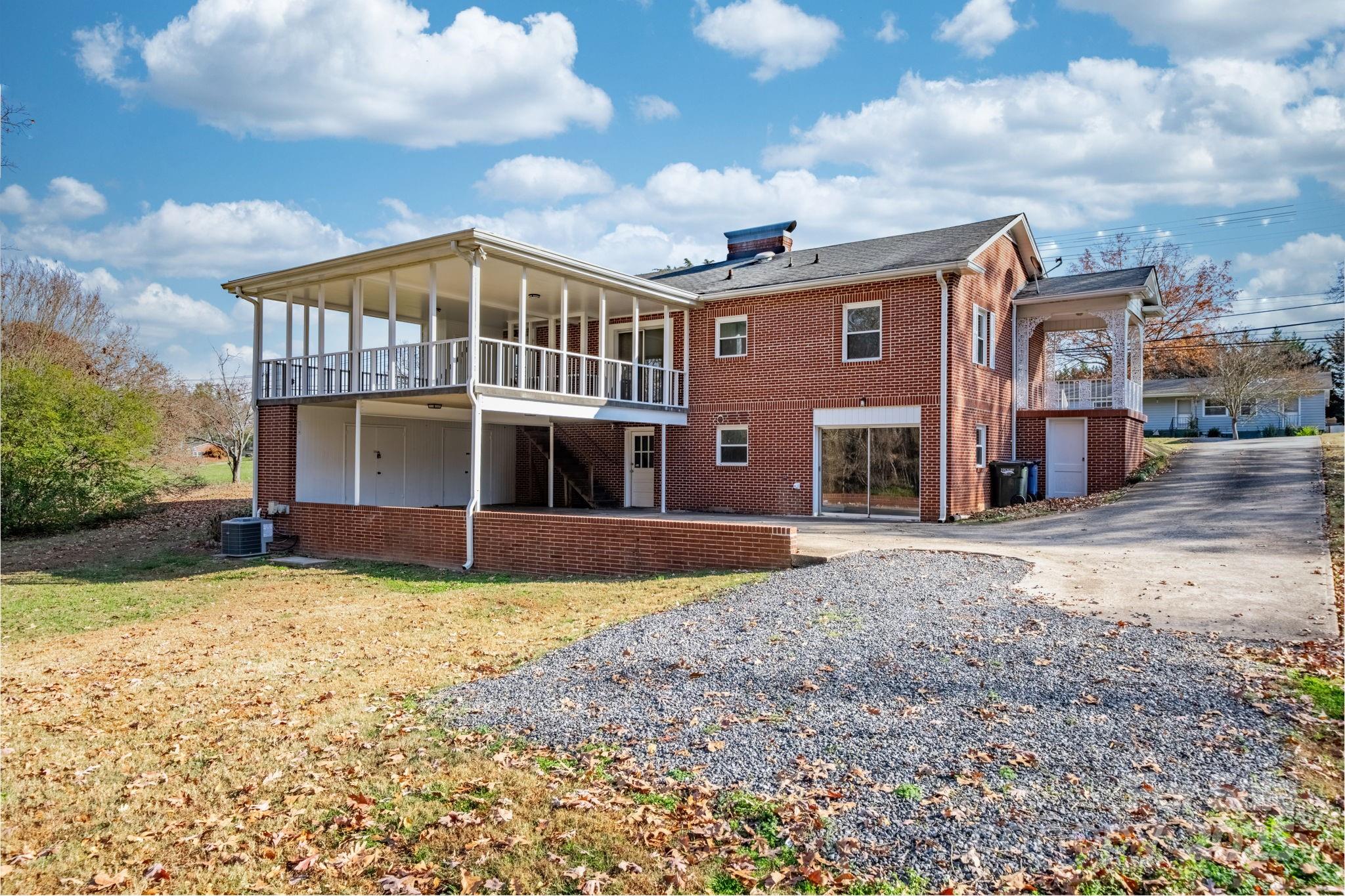 313 17th Street NW — Hickory
