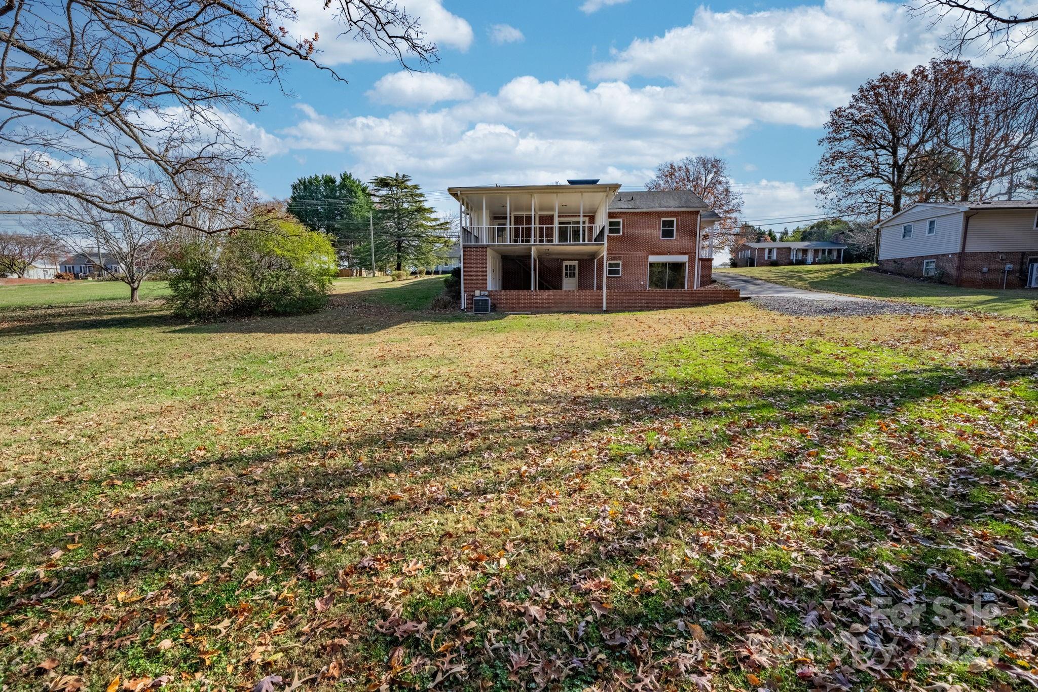 313 17th Street NW — Hickory