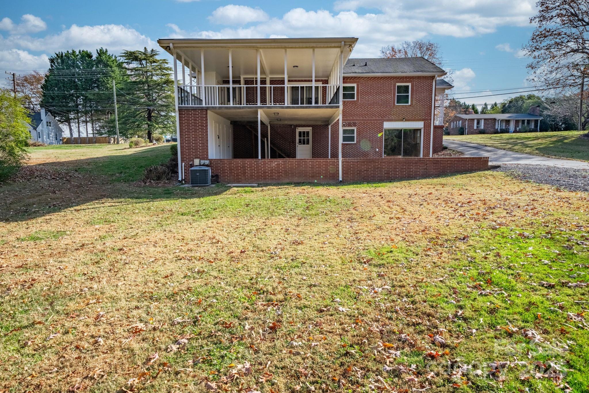 313 17th Street NW — Hickory