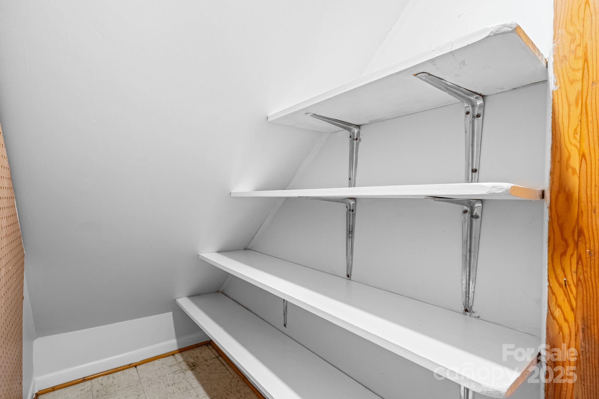 313 17th Street NW — Hickory