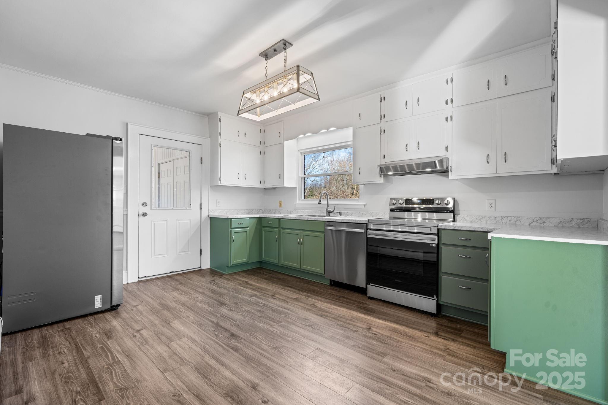 313 17th Street NW — Hickory