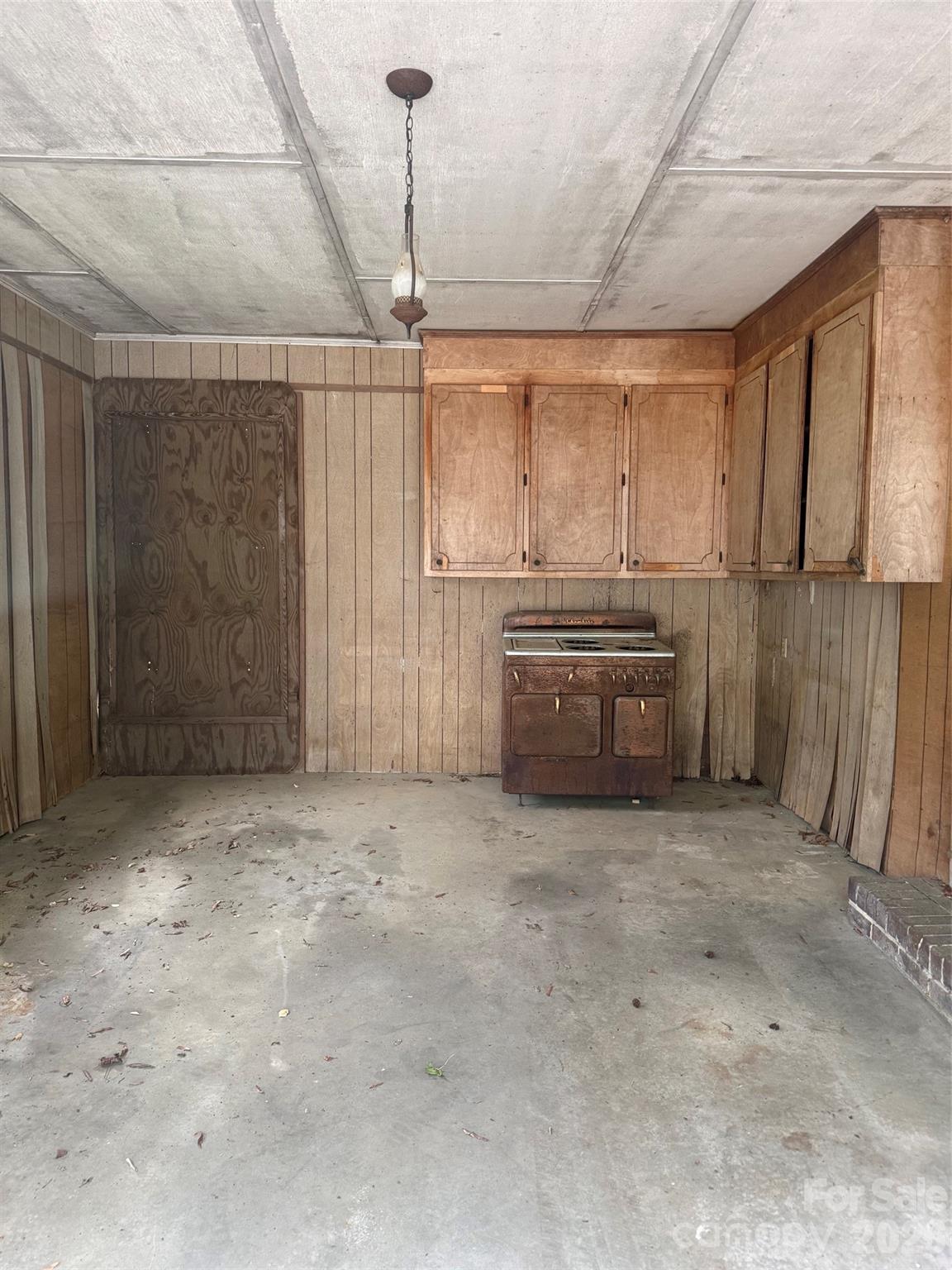 2908 Woodland Hill Way — Lancaster