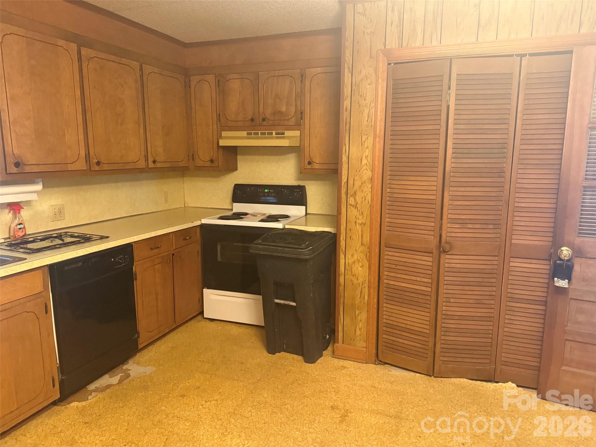 2908 Woodland Hill Way — Lancaster