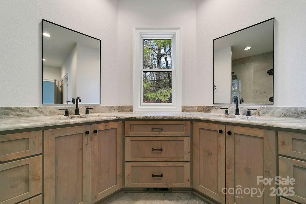 5039 Connestee Trail — Brevard
