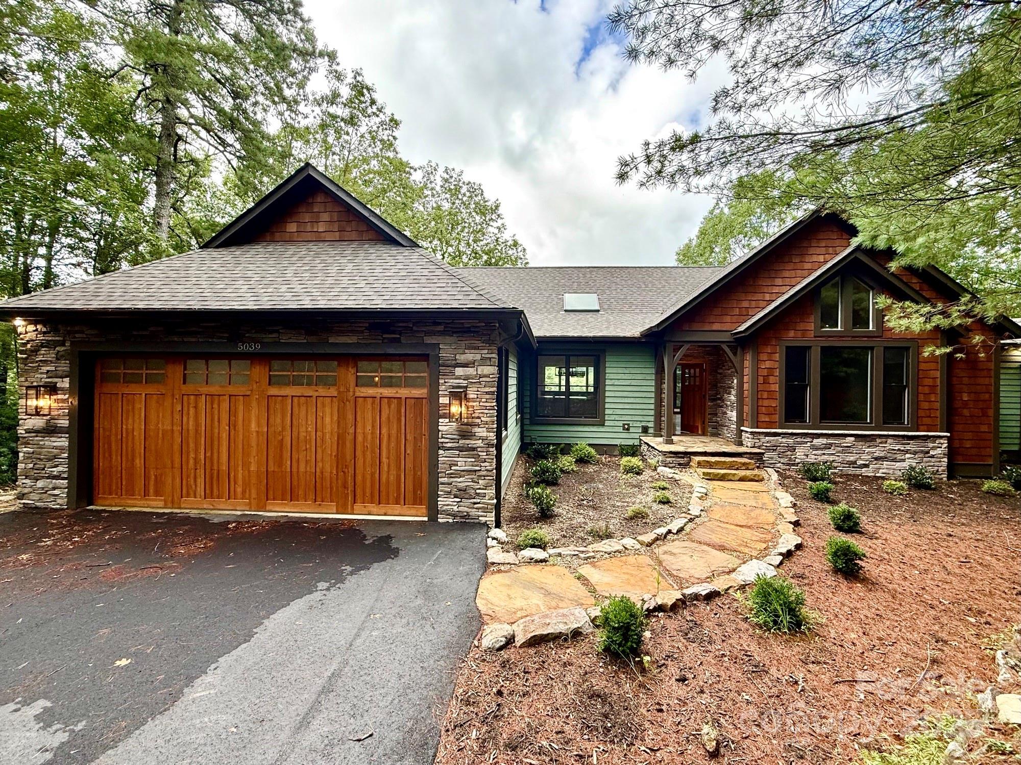 5039 Connestee Trail — Brevard