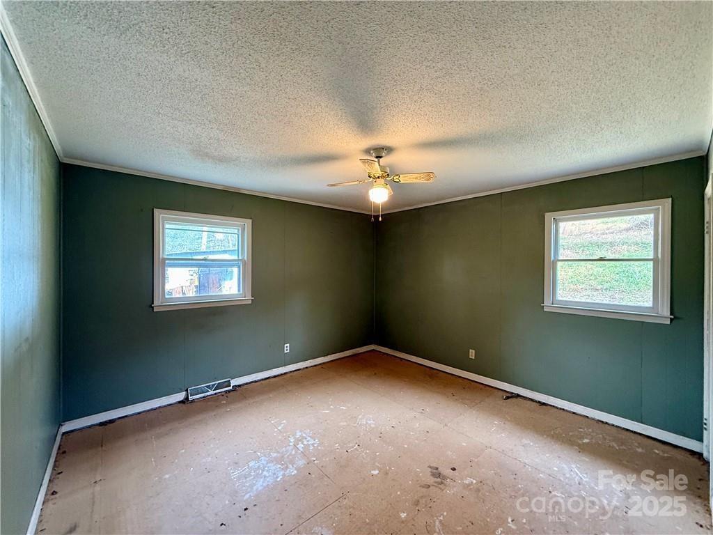 365 Ollis Road — Spruce Pine