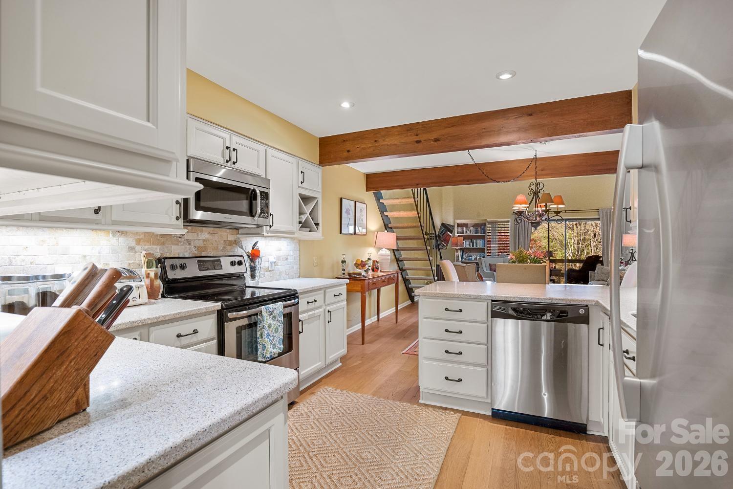 16 Lakemoor Lane — Hendersonville