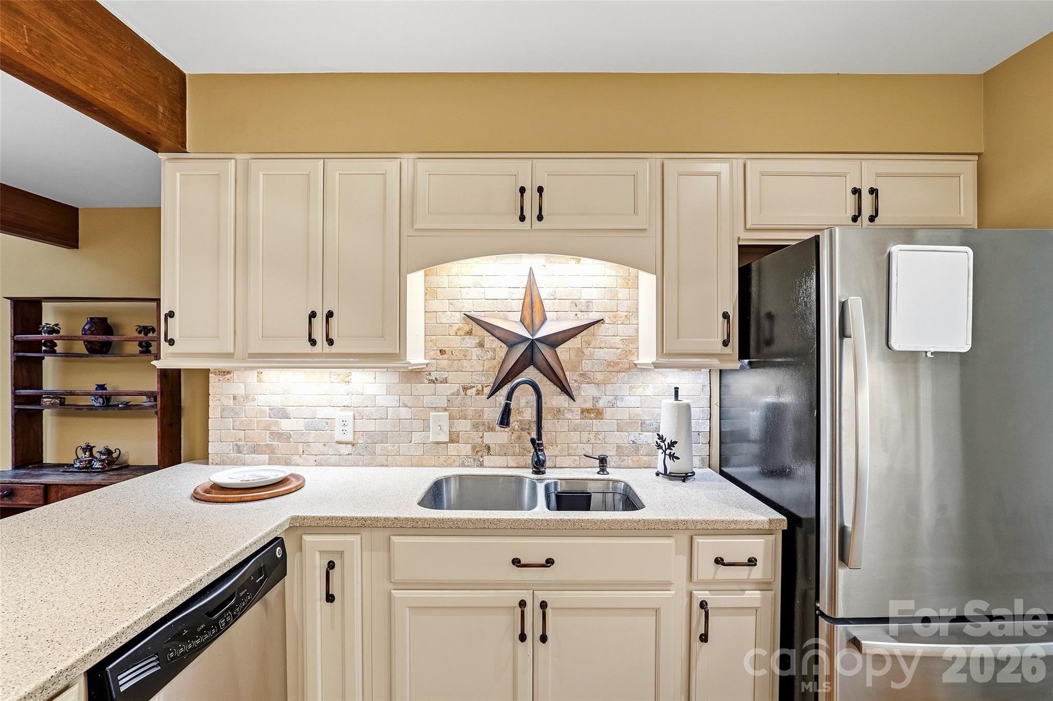16 Lakemoor Lane — Hendersonville