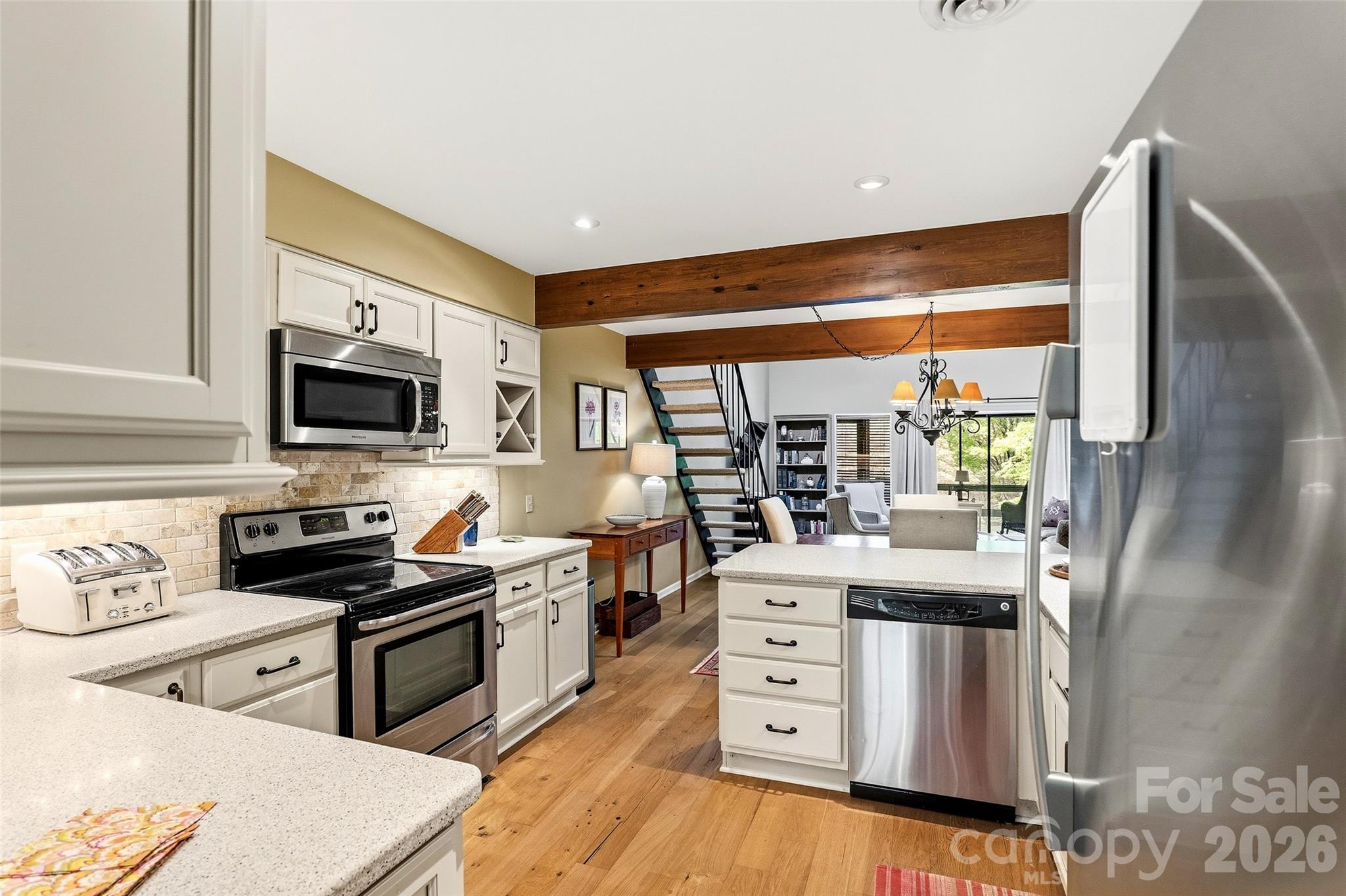 16 Lakemoor Lane — Hendersonville