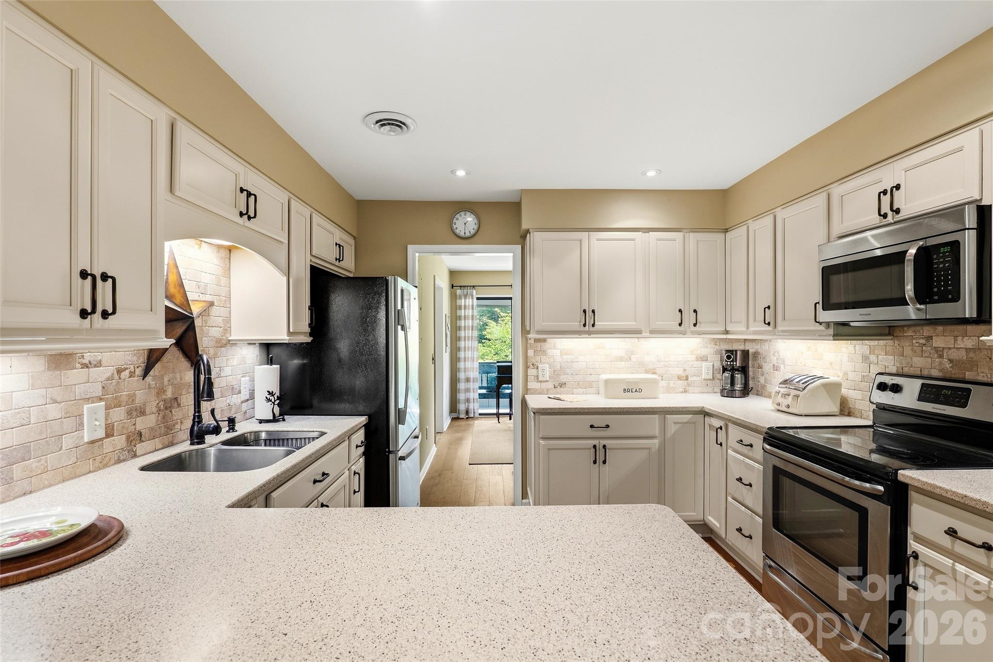 16 Lakemoor Lane — Hendersonville