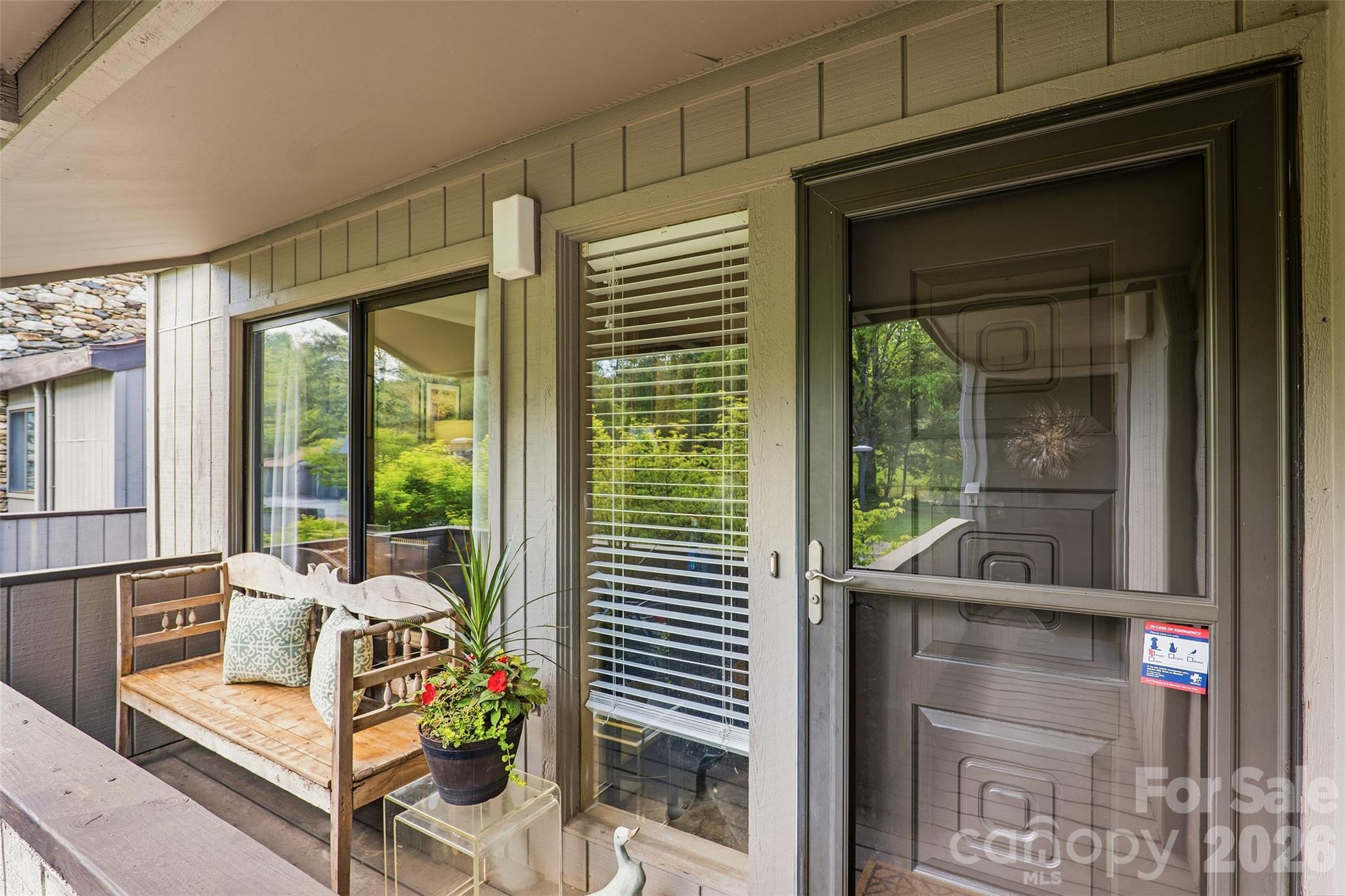 16 Lakemoor Lane — Hendersonville