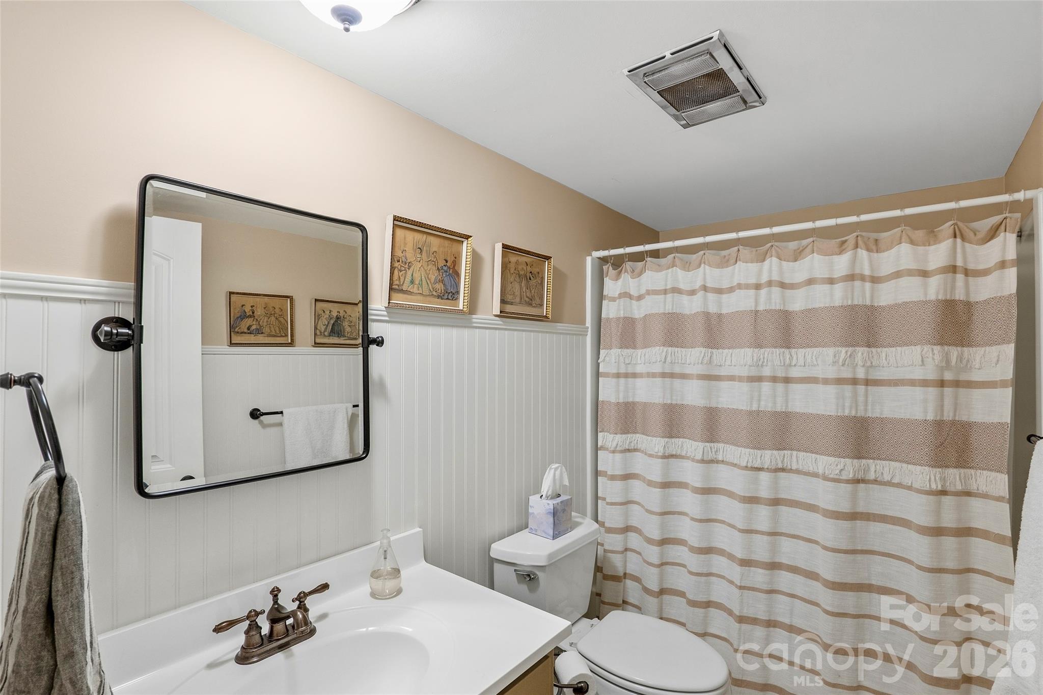 16 Lakemoor Lane — Hendersonville