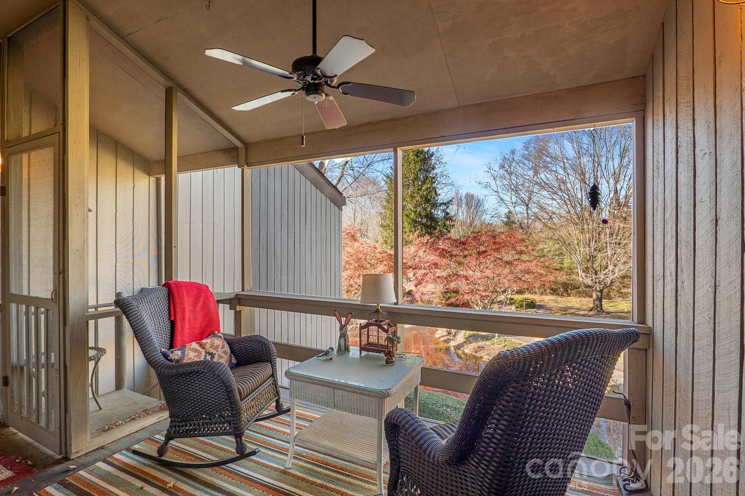 16 Lakemoor Lane — Hendersonville