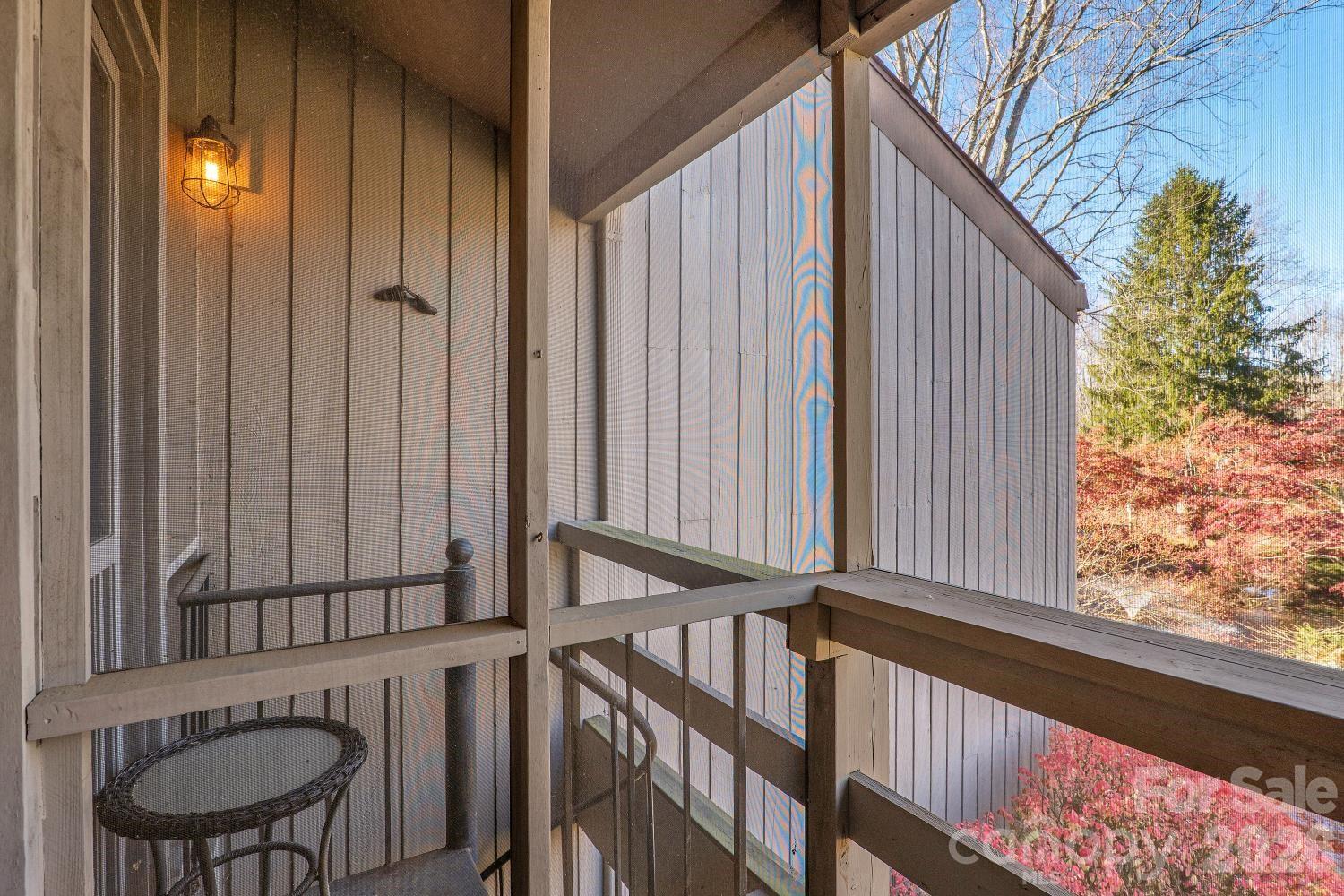 16 Lakemoor Lane — Hendersonville