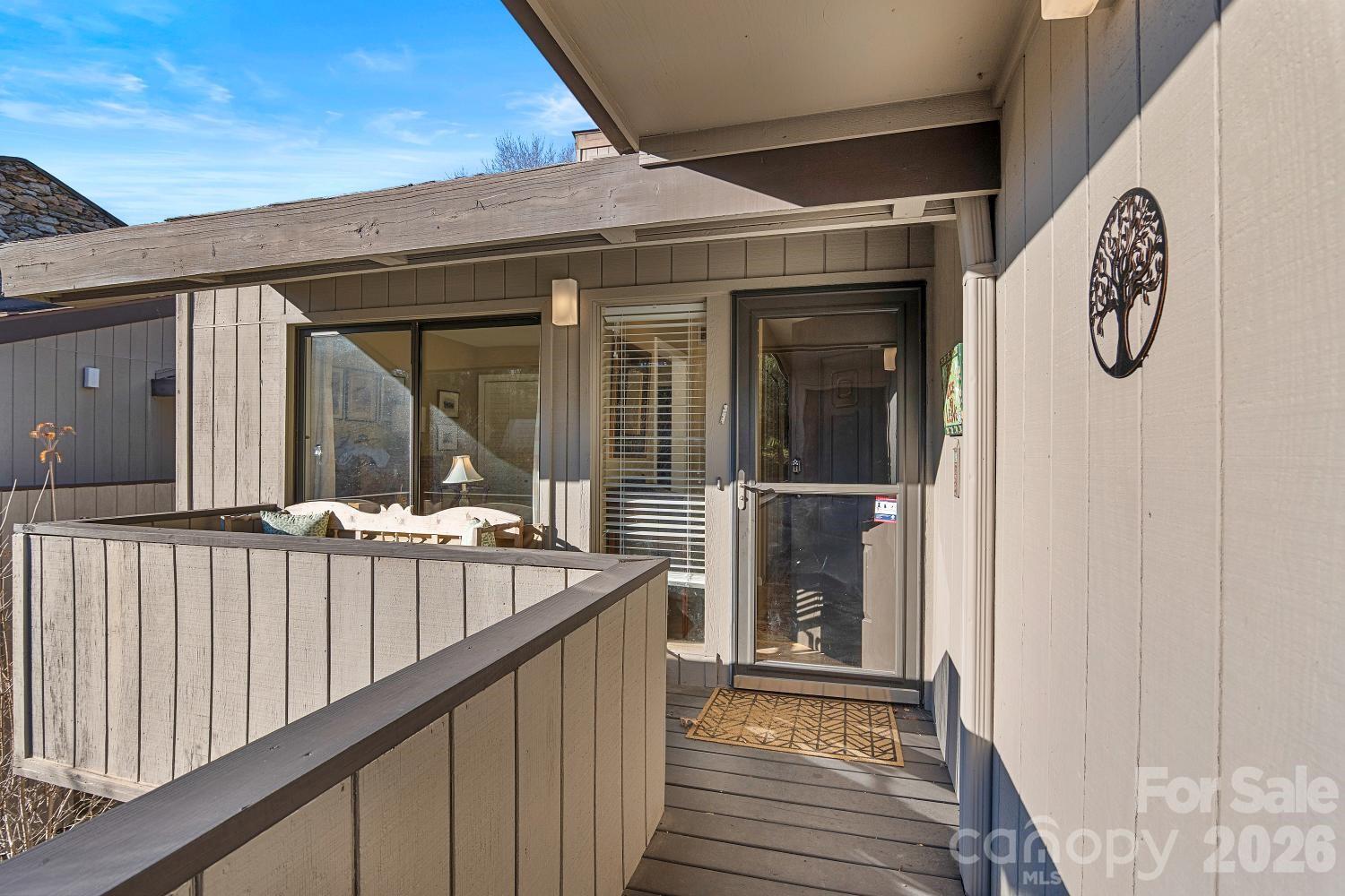 16 Lakemoor Lane — Hendersonville