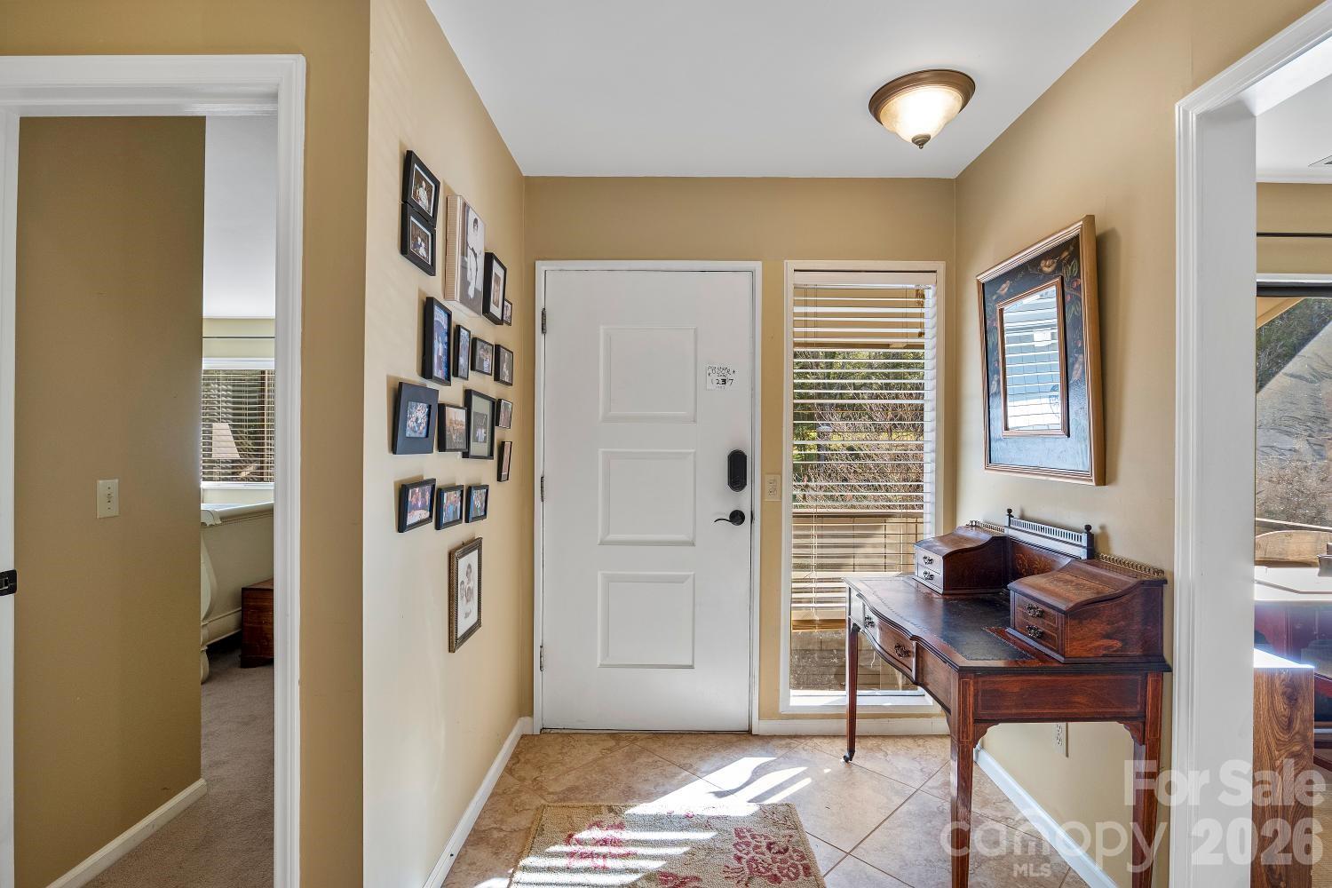 16 Lakemoor Lane — Hendersonville