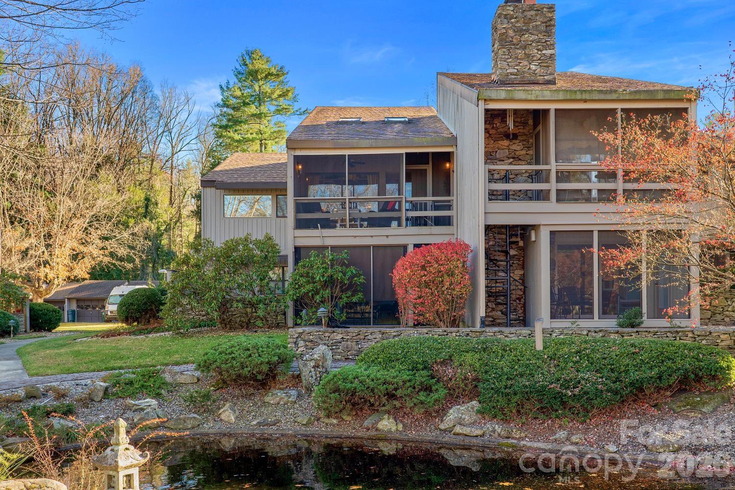 16 Lakemoor Lane — Hendersonville