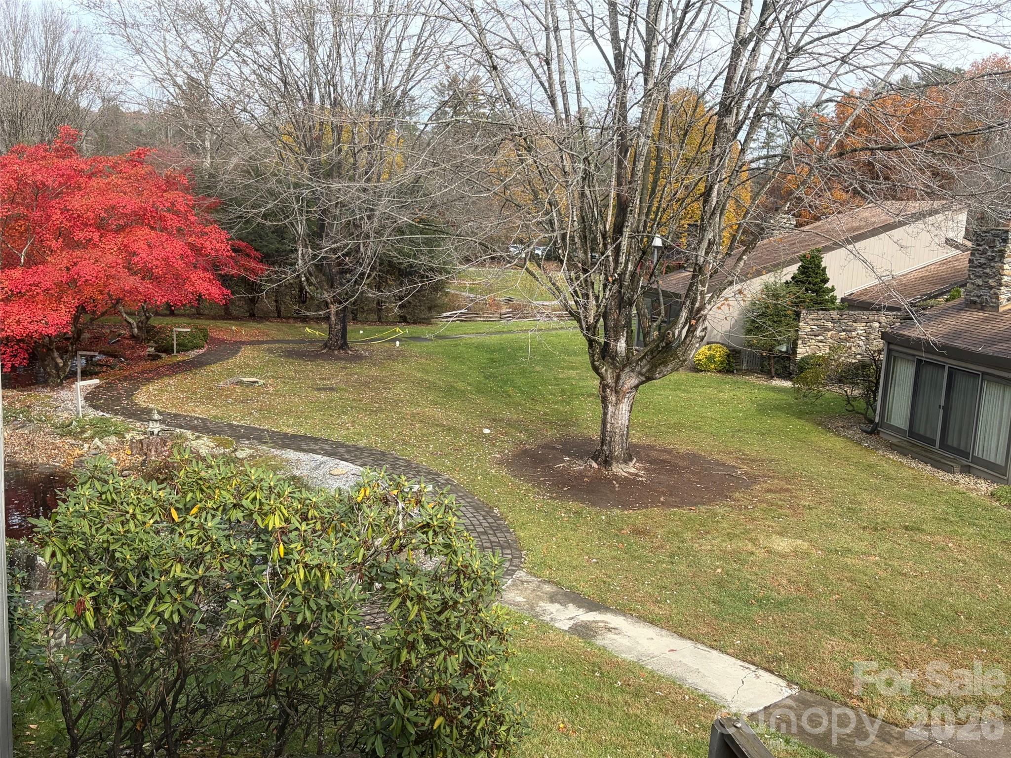 16 Lakemoor Lane — Hendersonville