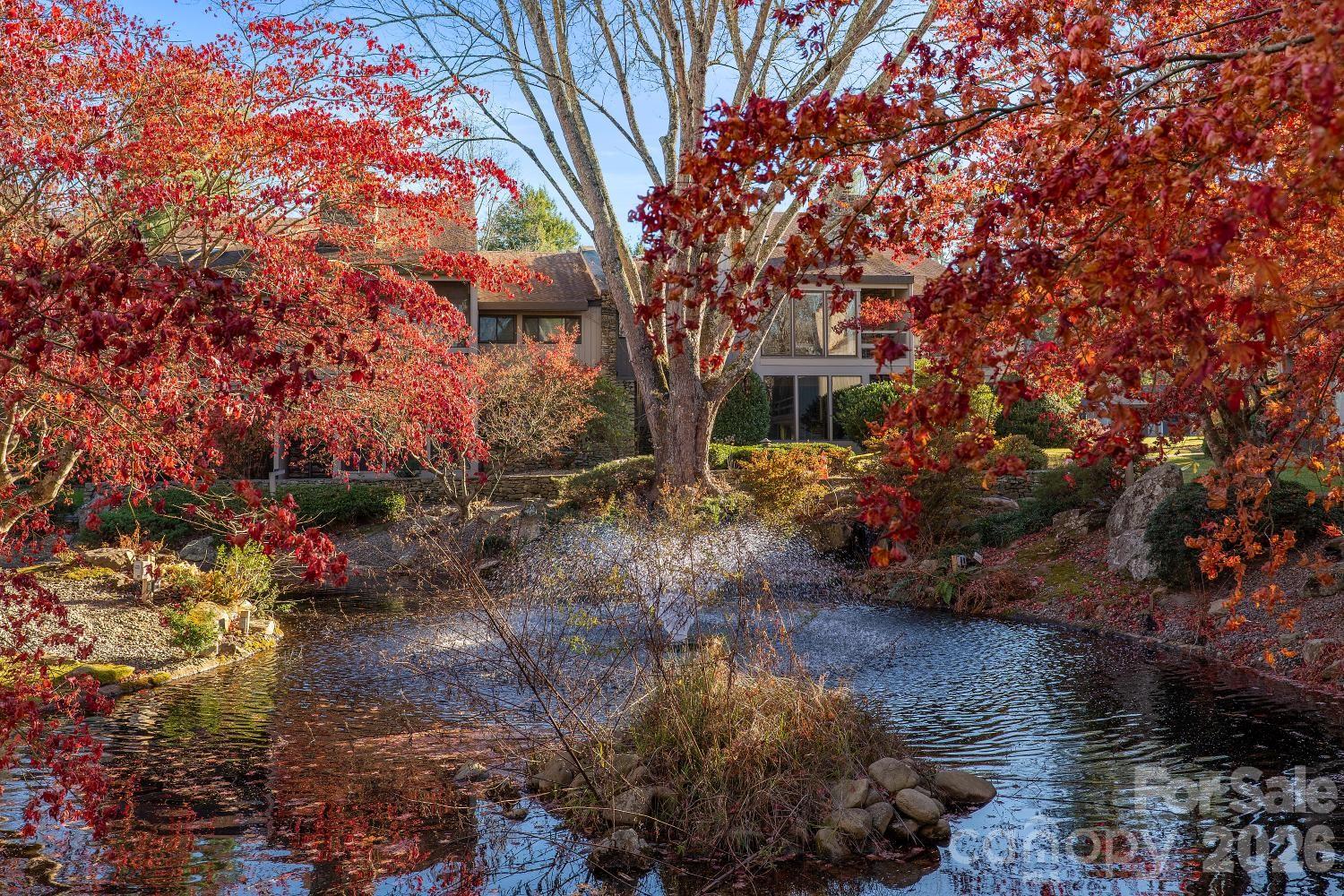 16 Lakemoor Lane — Hendersonville