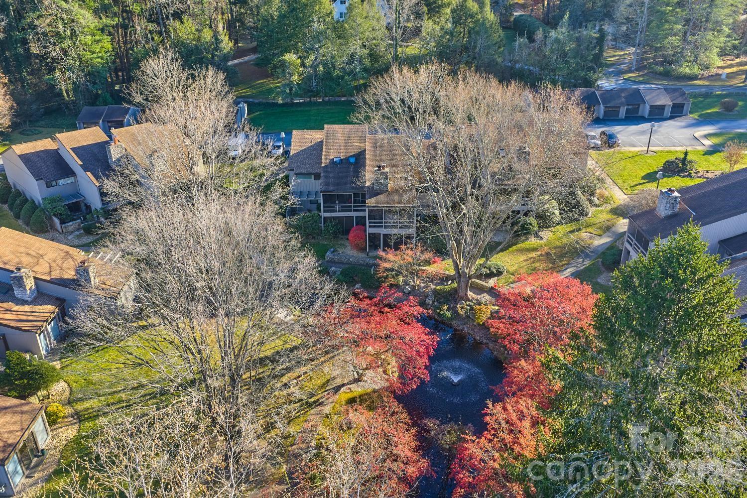 16 Lakemoor Lane — Hendersonville