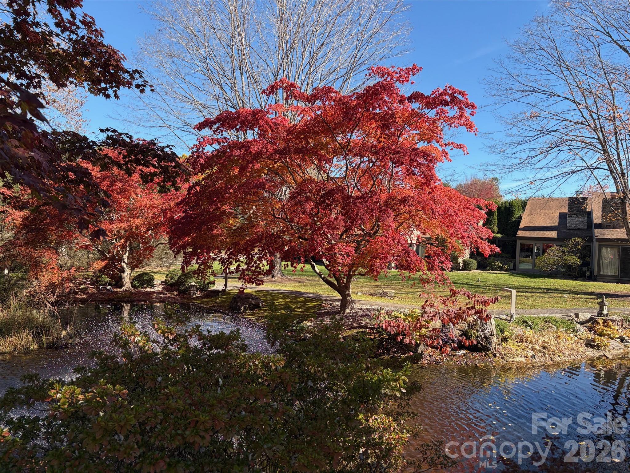 16 Lakemoor Lane — Hendersonville