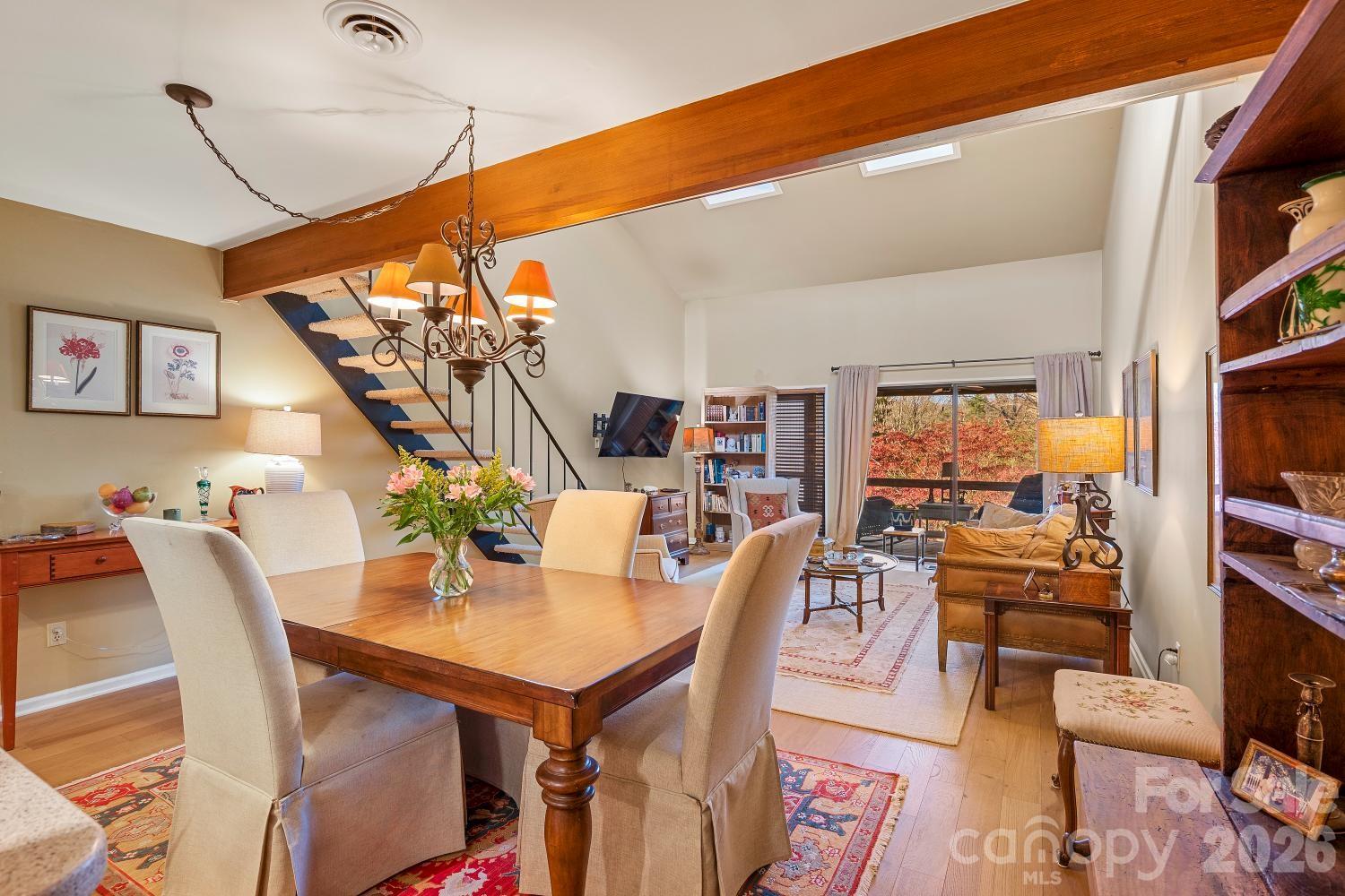 16 Lakemoor Lane — Hendersonville