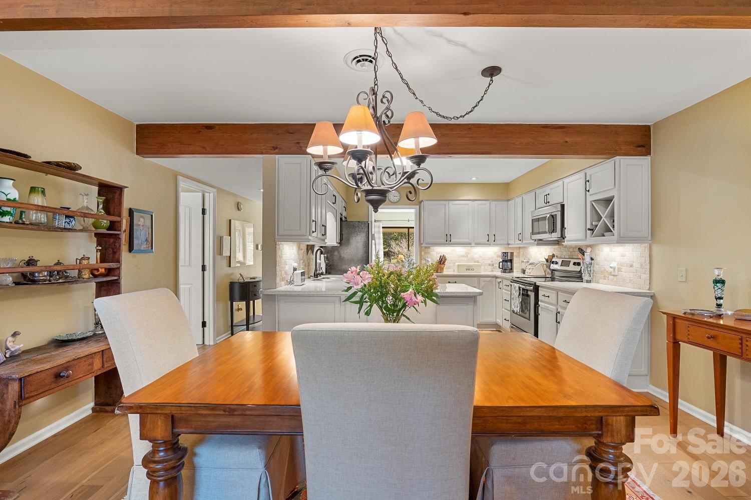 16 Lakemoor Lane — Hendersonville