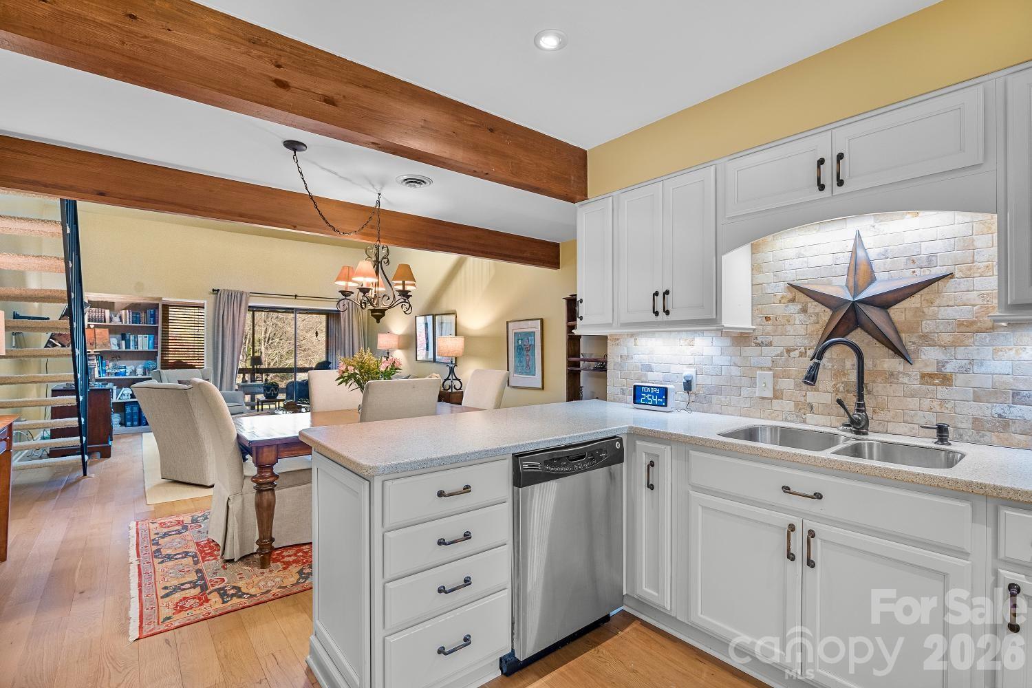 16 Lakemoor Lane — Hendersonville