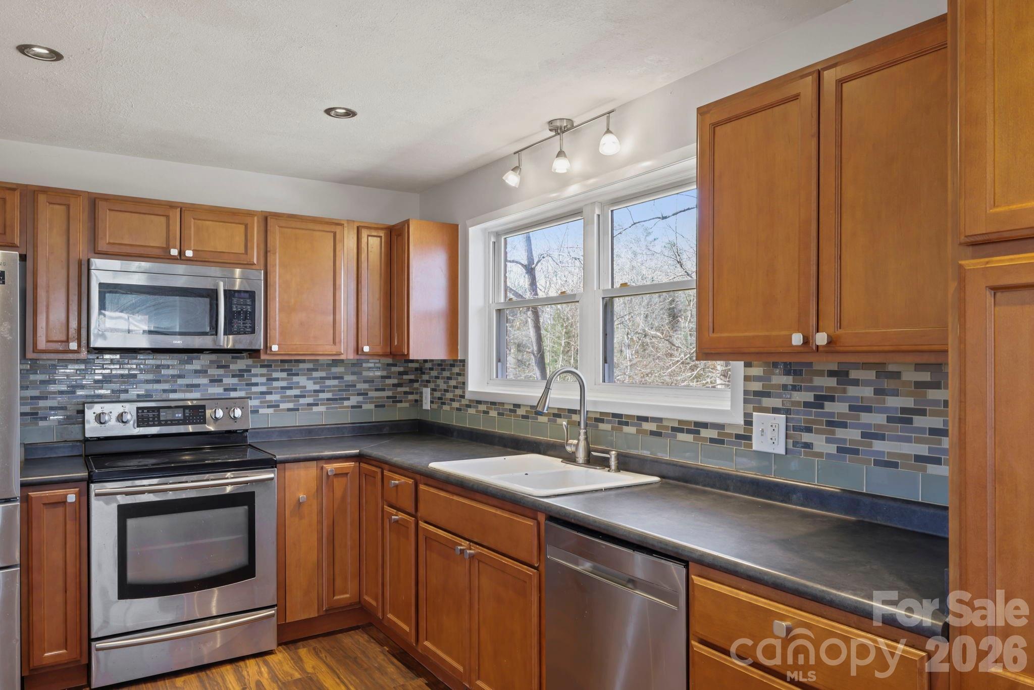68 Lisam Way — Etowah