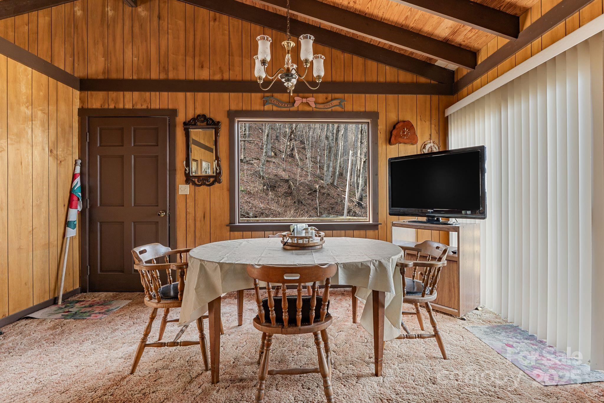 2650 Secluded Valley Road — Marshall
