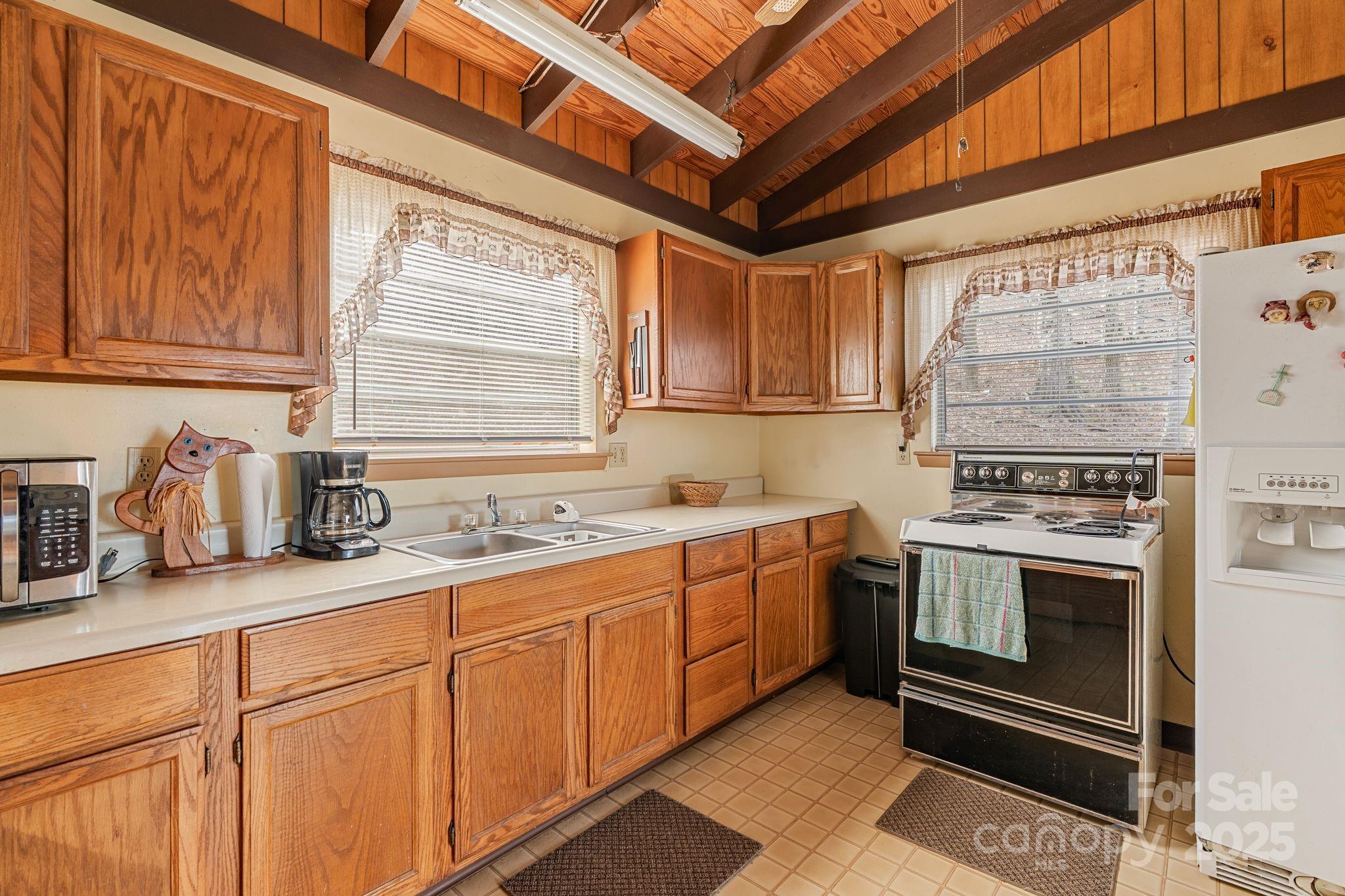 2650 Secluded Valley Road — Marshall