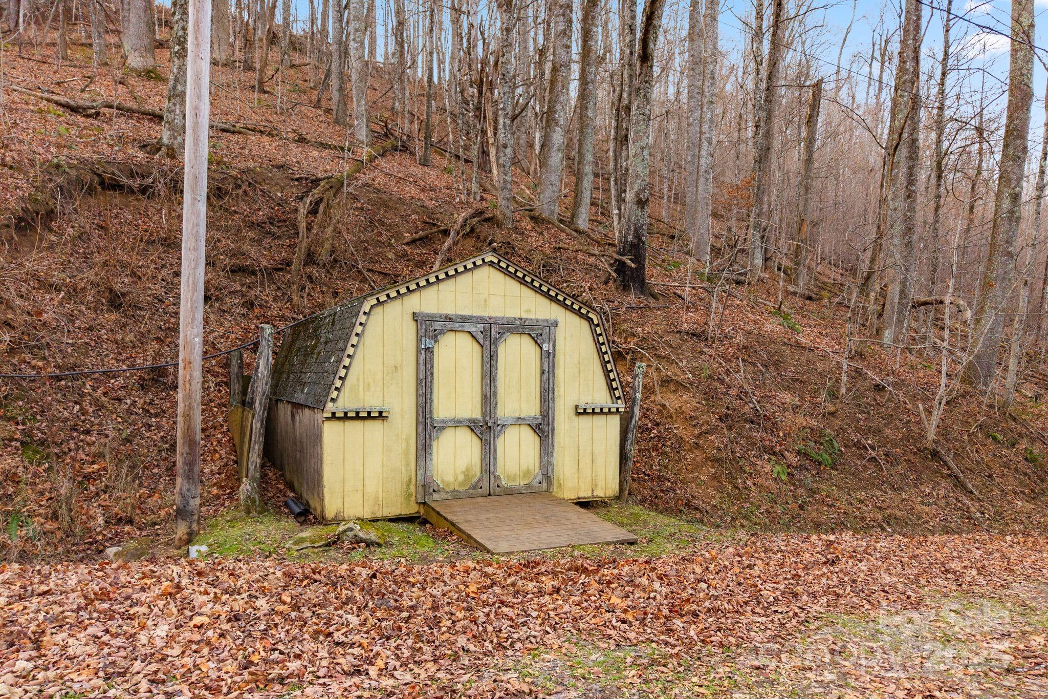 2650 Secluded Valley Road — Marshall