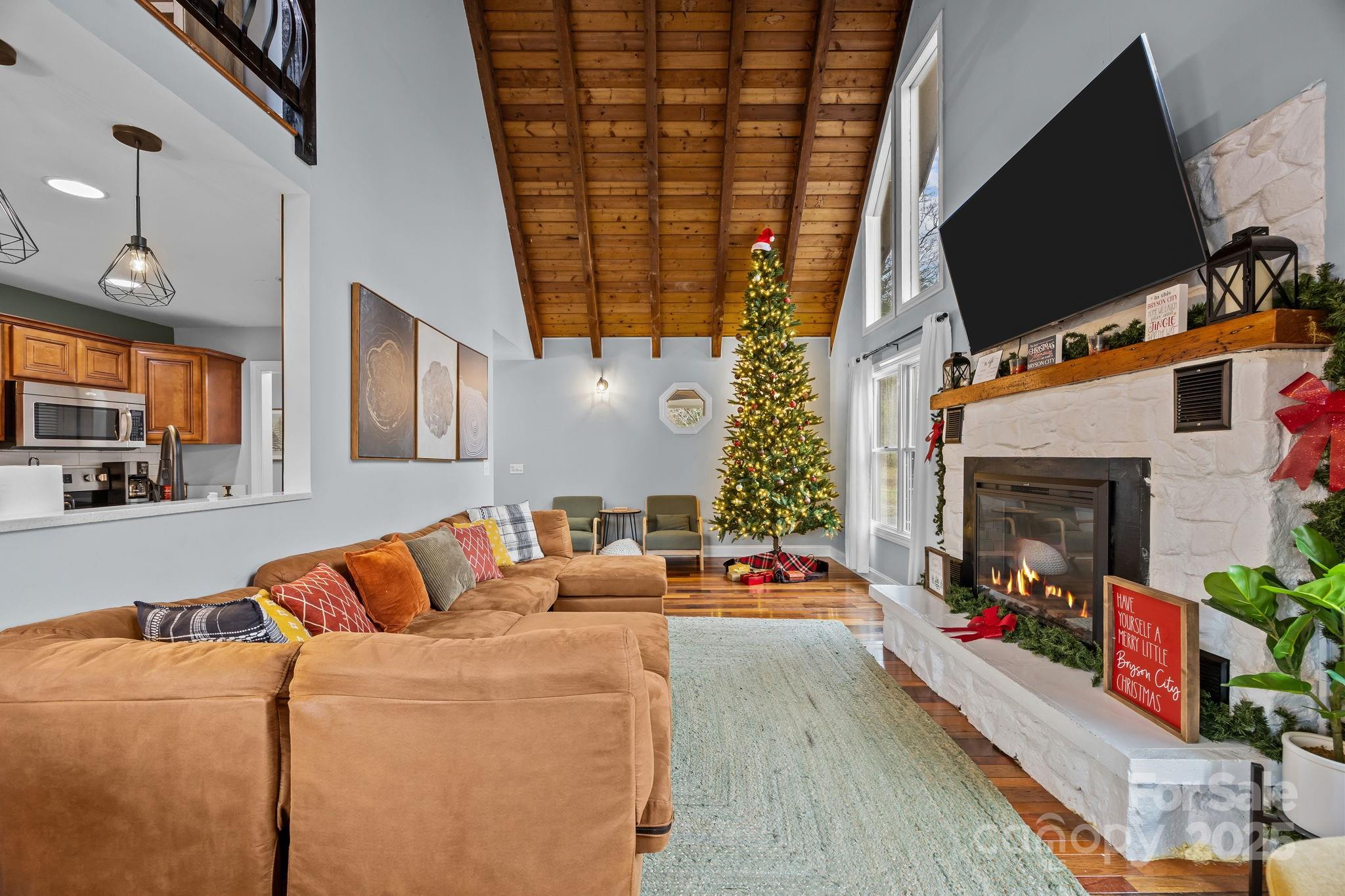540 Toot Hollow Road — Bryson City