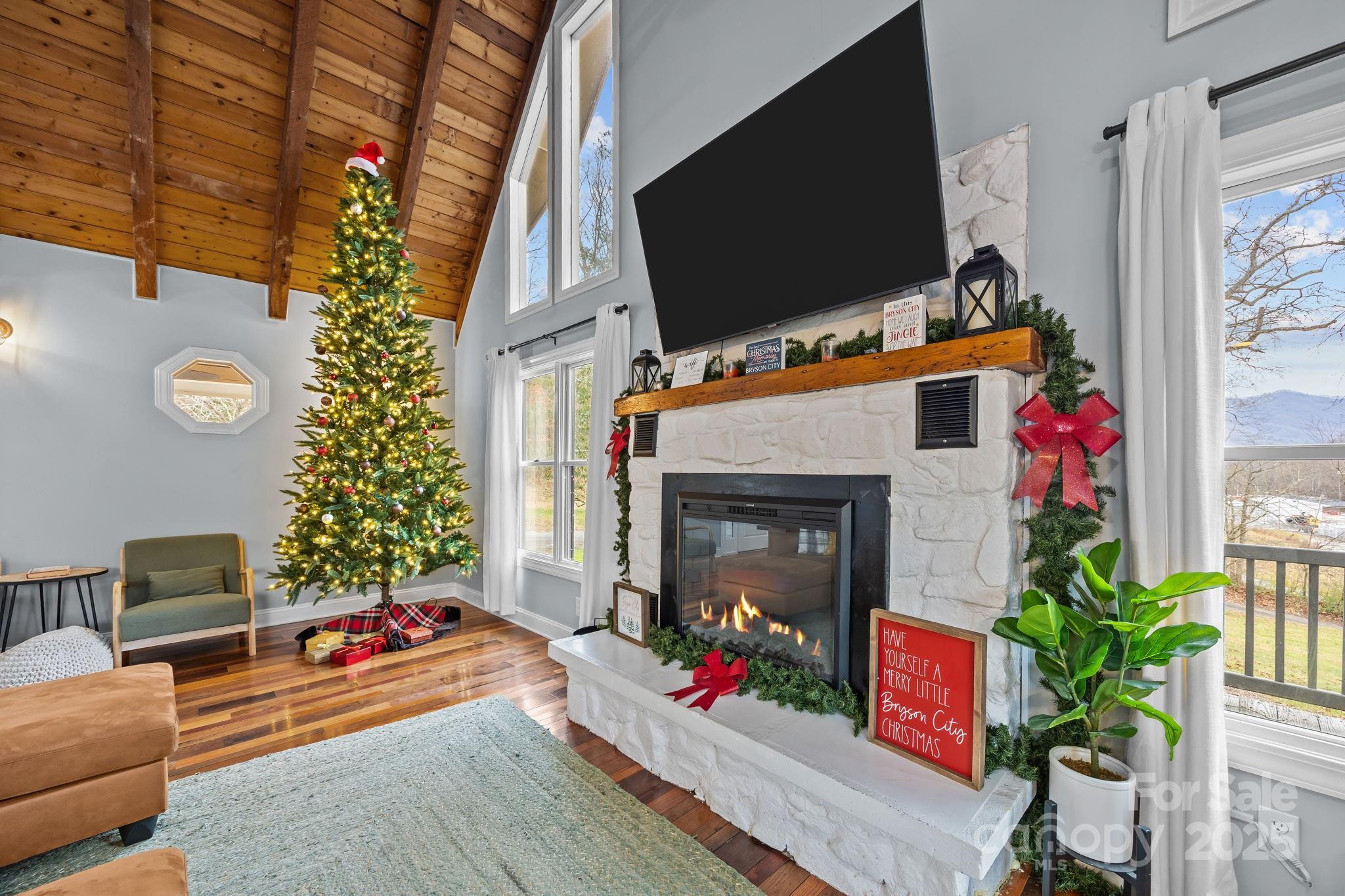 540 Toot Hollow Road — Bryson City