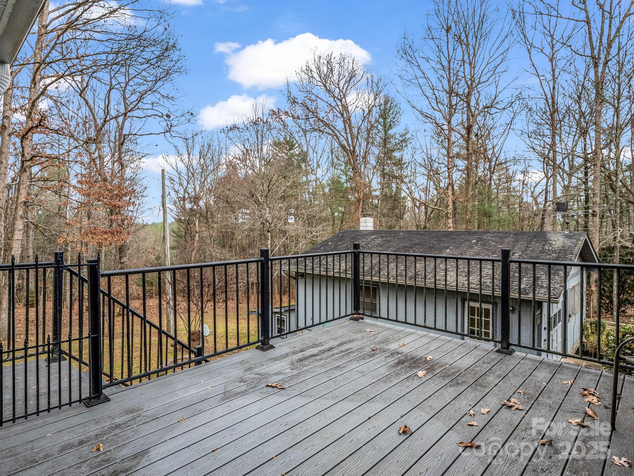 136 Old Tanglewood Trail — Hendersonville