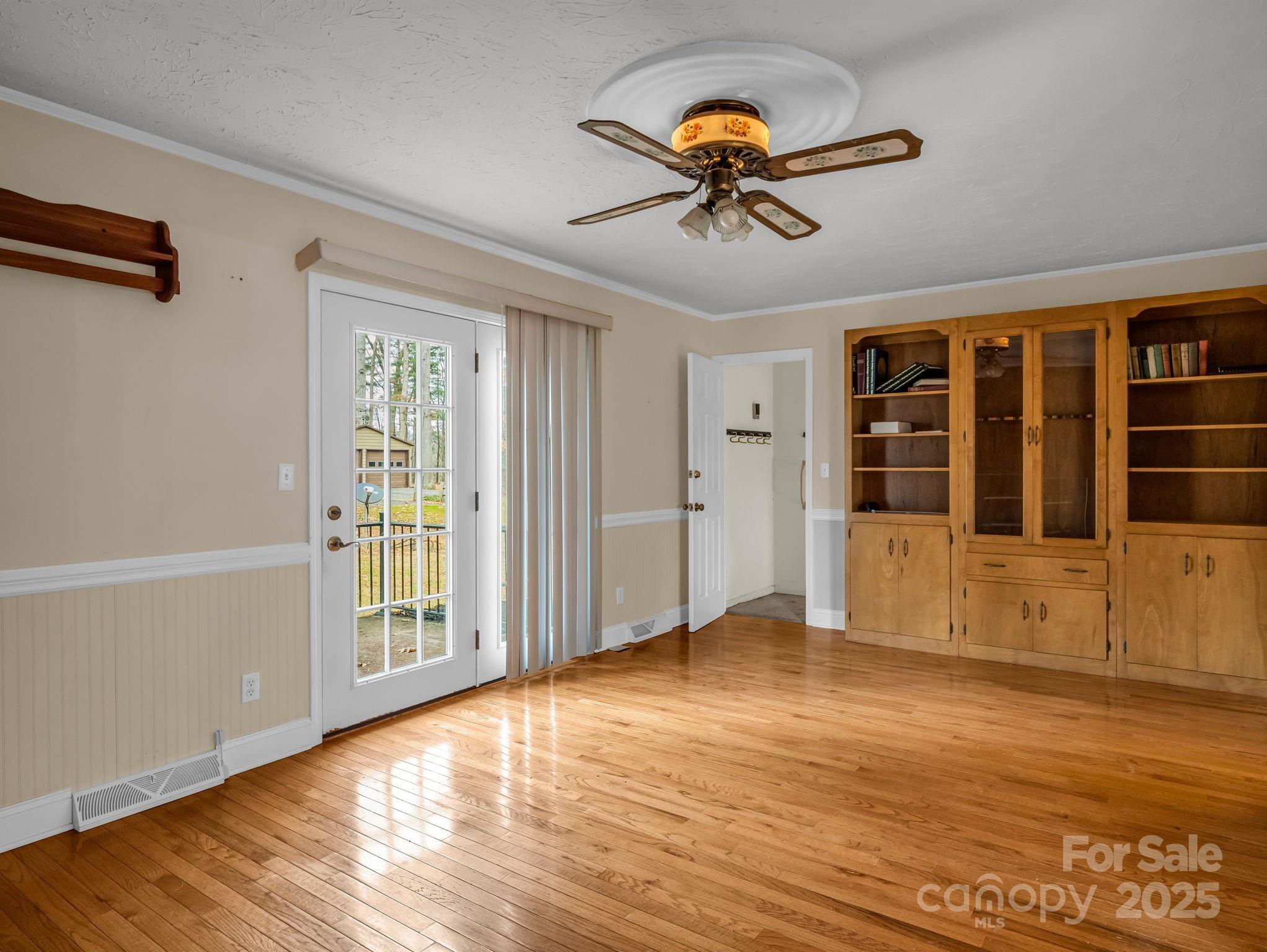 136 Old Tanglewood Trail — Hendersonville